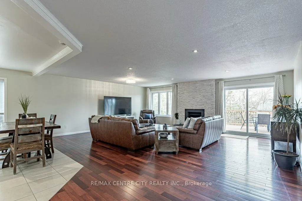 Photo 7 of 194 Commissioners Road E, London, South G — HOMEH