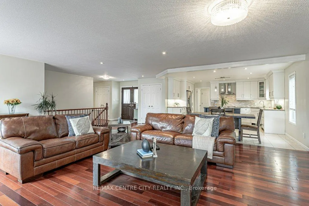 Photo 11 of 194 Commissioners Road E, London, South G — HOMEH