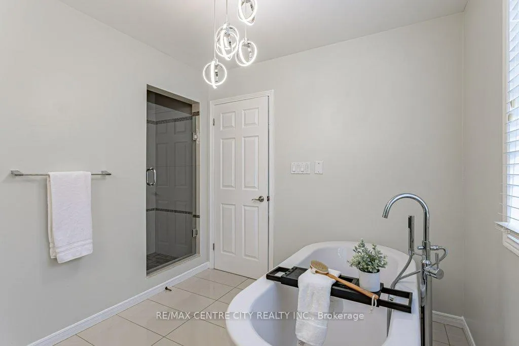 Photo 21 of 194 Commissioners Road E, London, South G — HOMEH