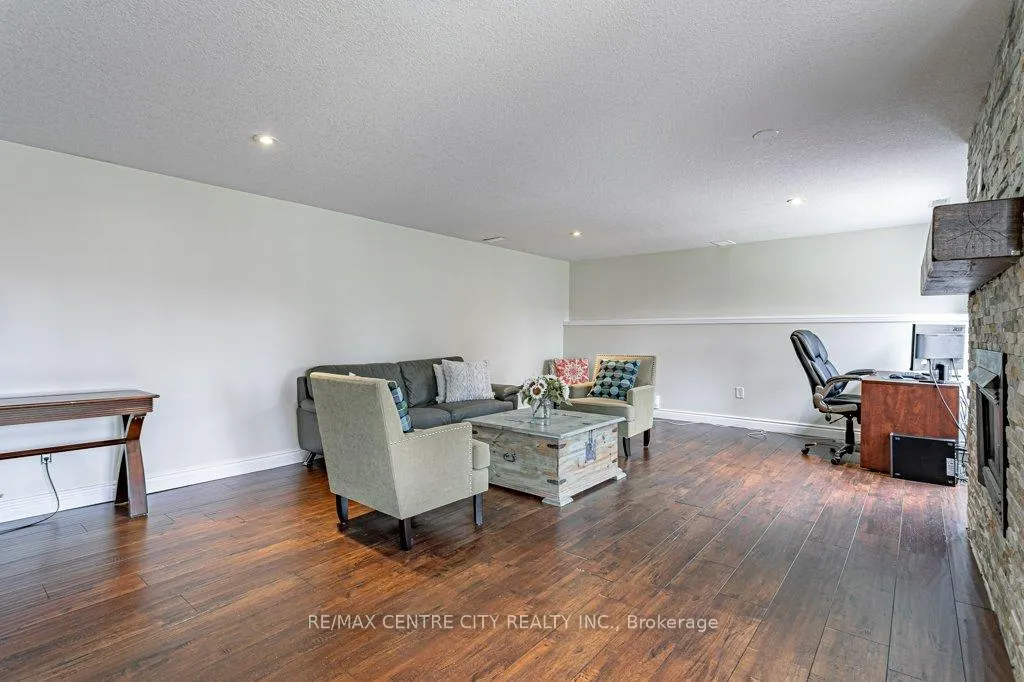 Photo 26 of 194 Commissioners Road E, London, South G — HOMEH