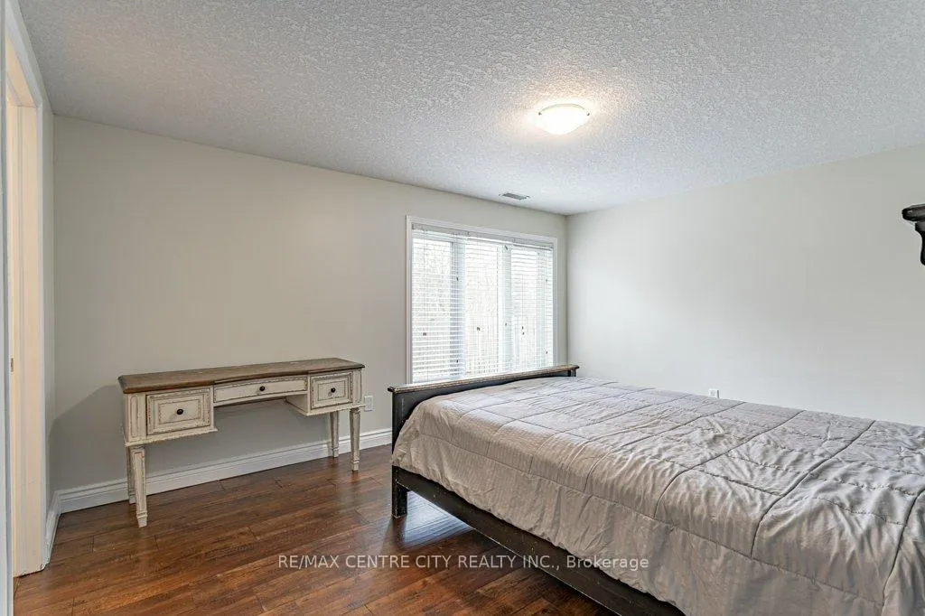 Photo 31 of 194 Commissioners Road E, London, South G — HOMEH