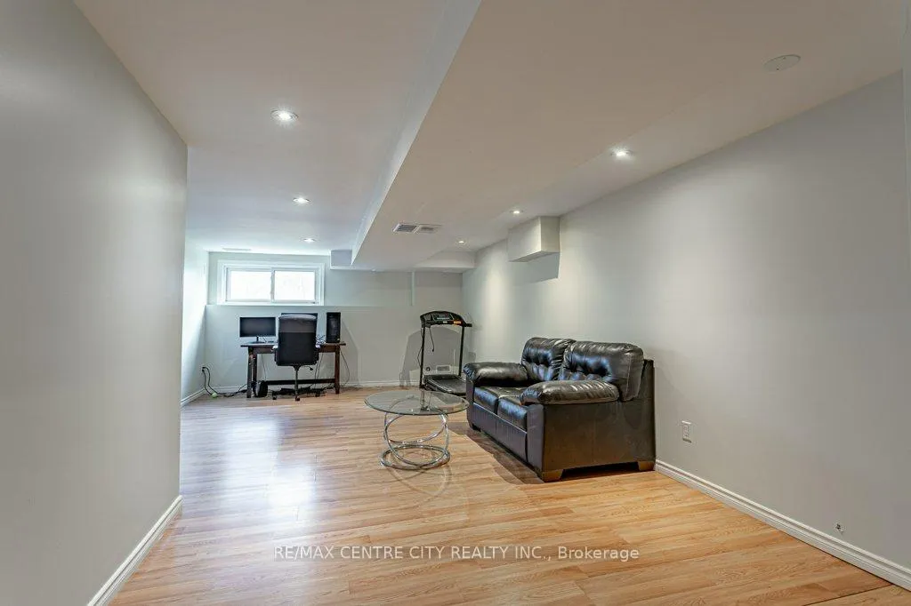 Photo 33 of 194 Commissioners Road E, London, South G — HOMEH