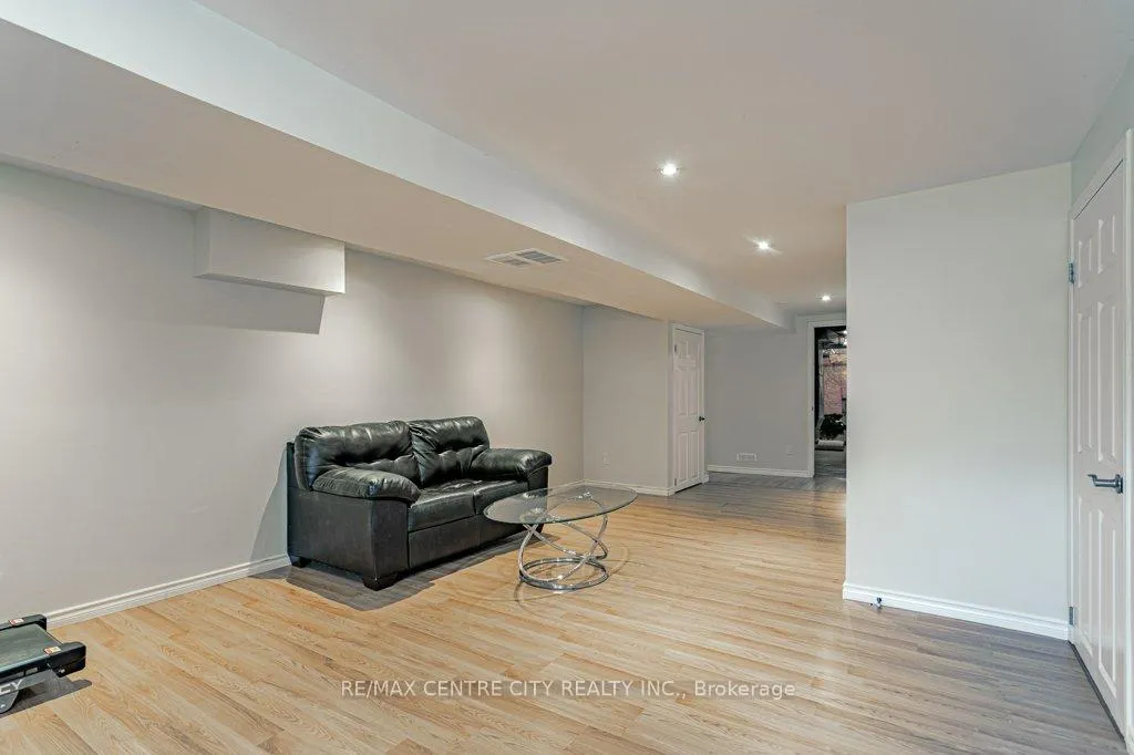 Photo 34 of 194 Commissioners Road E, London, South G — HOMEH