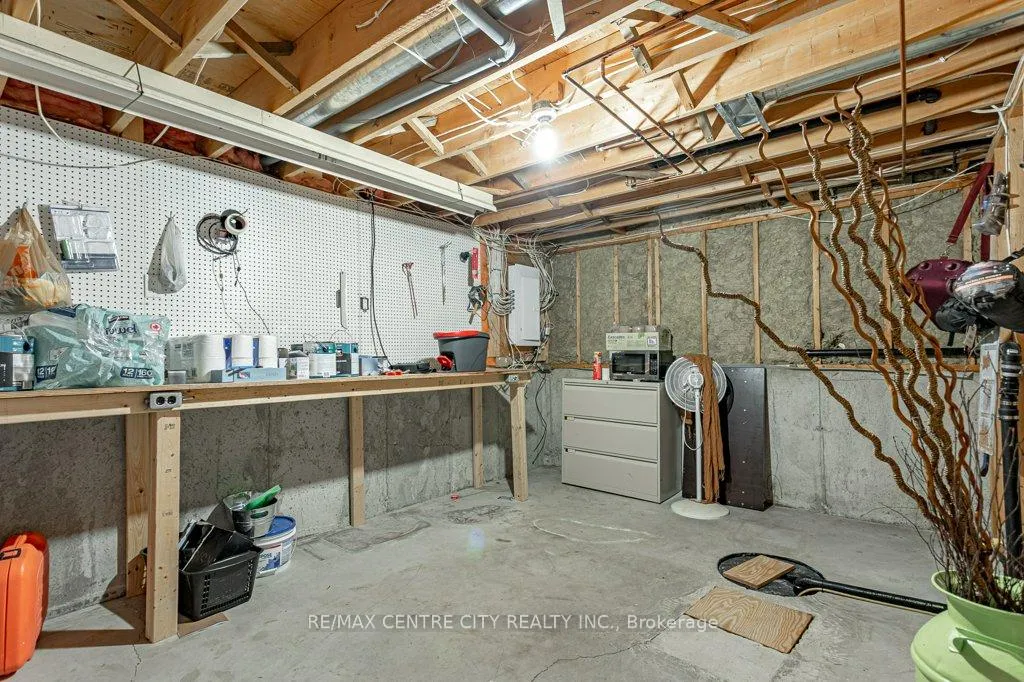 Photo 36 of 194 Commissioners Road E, London, South G — HOMEH