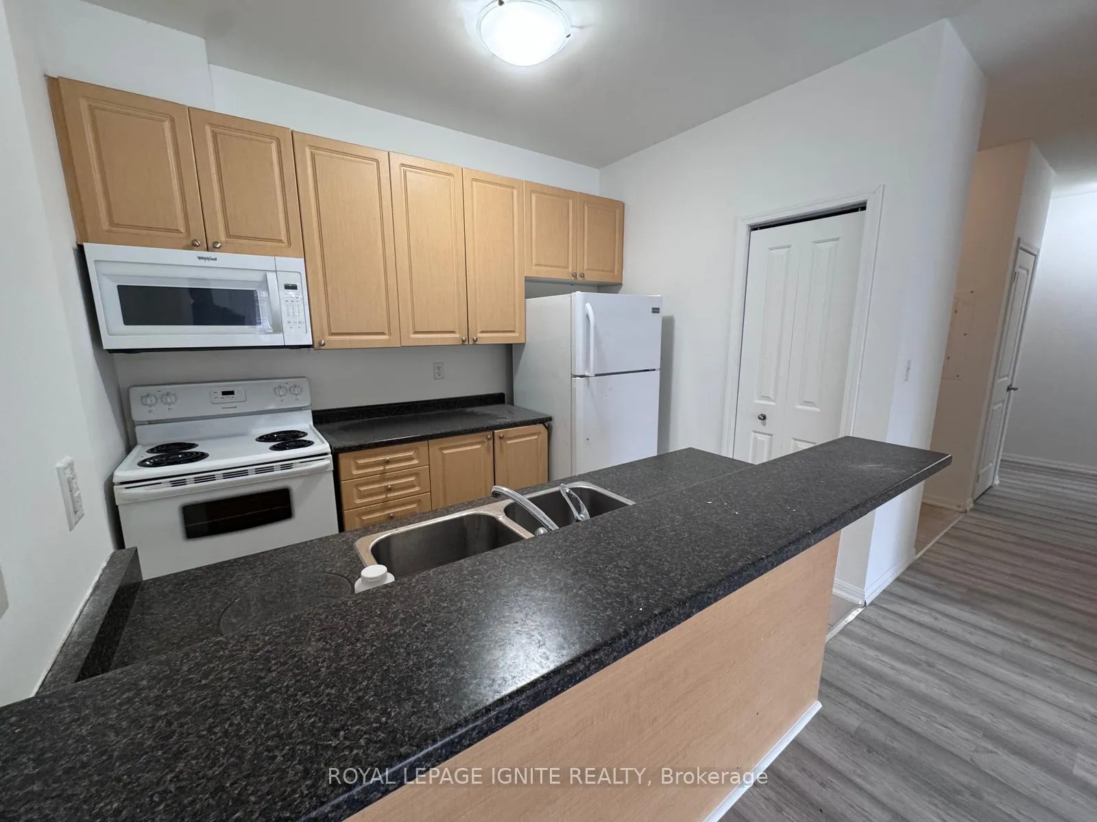 Photo 3 of Unit 109, 5 Sidney Lane, Clarington, Bowmanville — HOMEH
