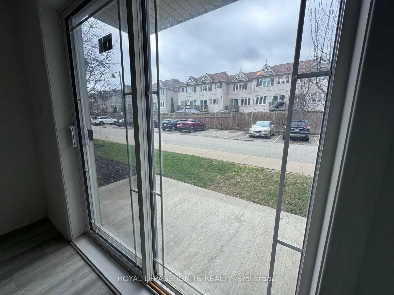 Photo 4 of Unit 109, 5 Sidney Lane, Clarington, Bowmanville — HOMEH