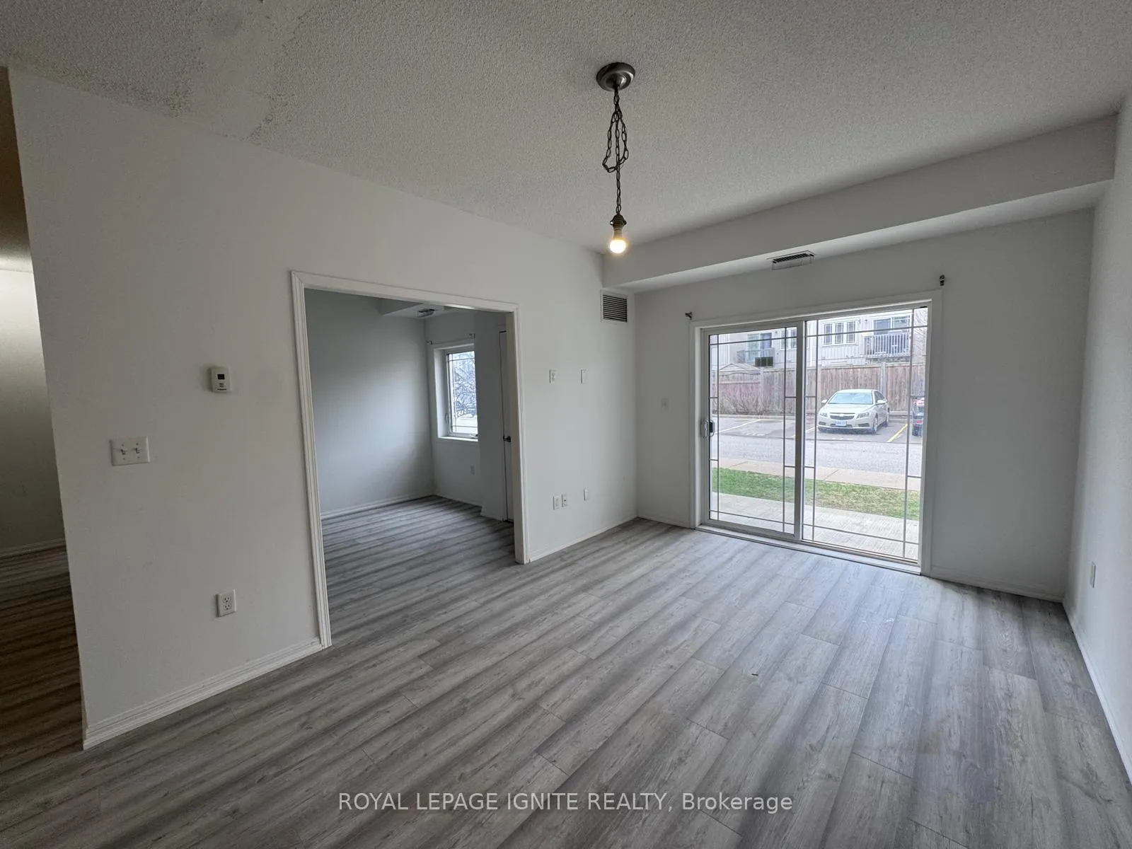 Photo 5 of Unit 109, 5 Sidney Lane, Clarington, Bowmanville — HOMEH