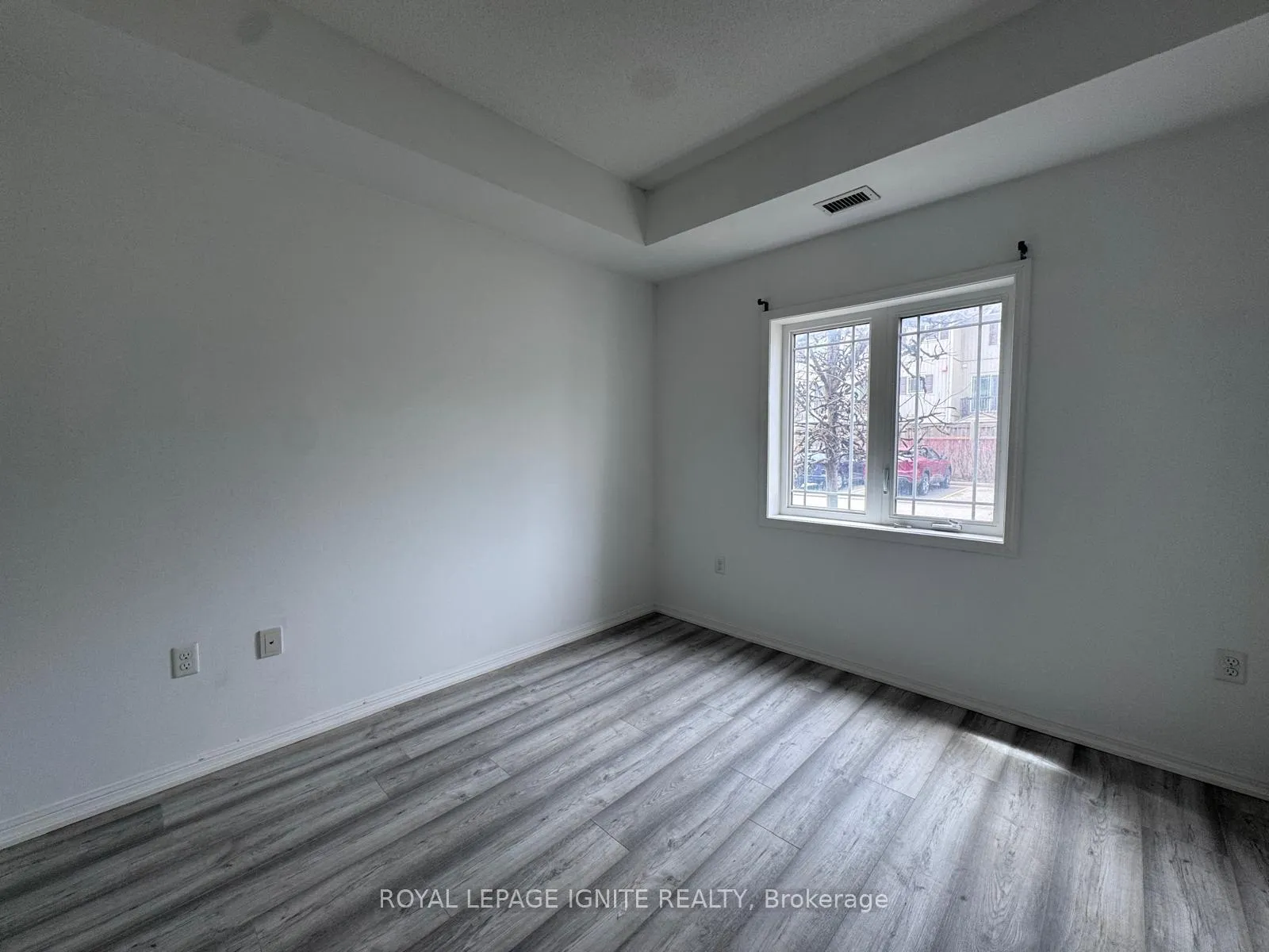 Photo 7 of Unit 109, 5 Sidney Lane, Clarington, Bowmanville — HOMEH
