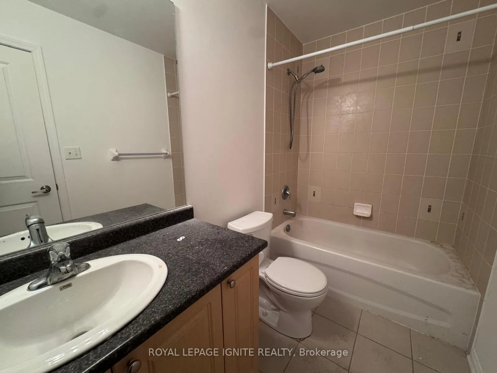 Photo 11 of Unit 109, 5 Sidney Lane, Clarington, Bowmanville — HOMEH