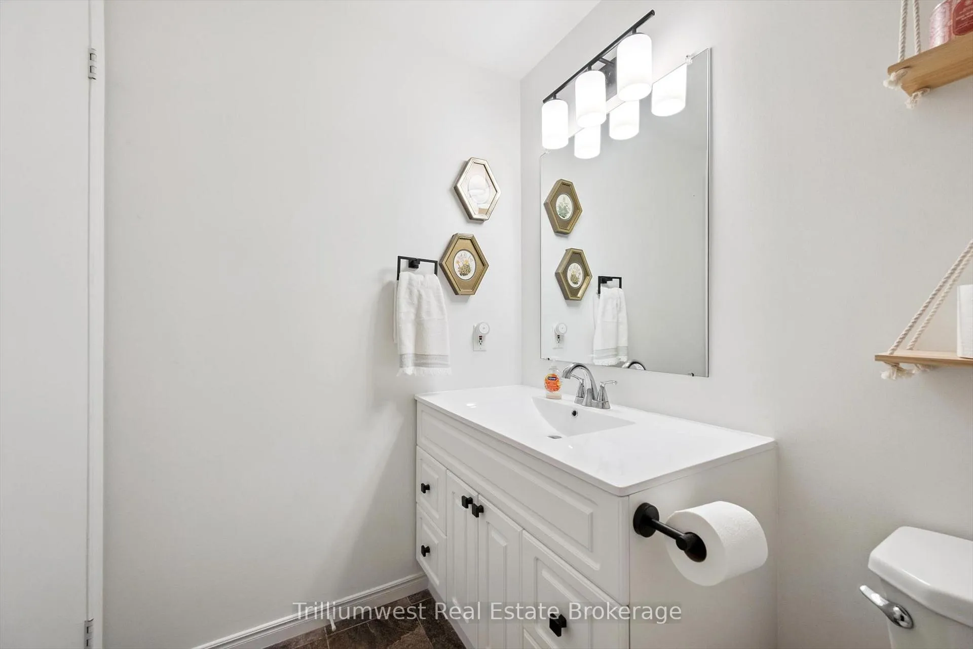 Photo 18 of 185 Forrest Avenue E, Wilmot — HOMEH
