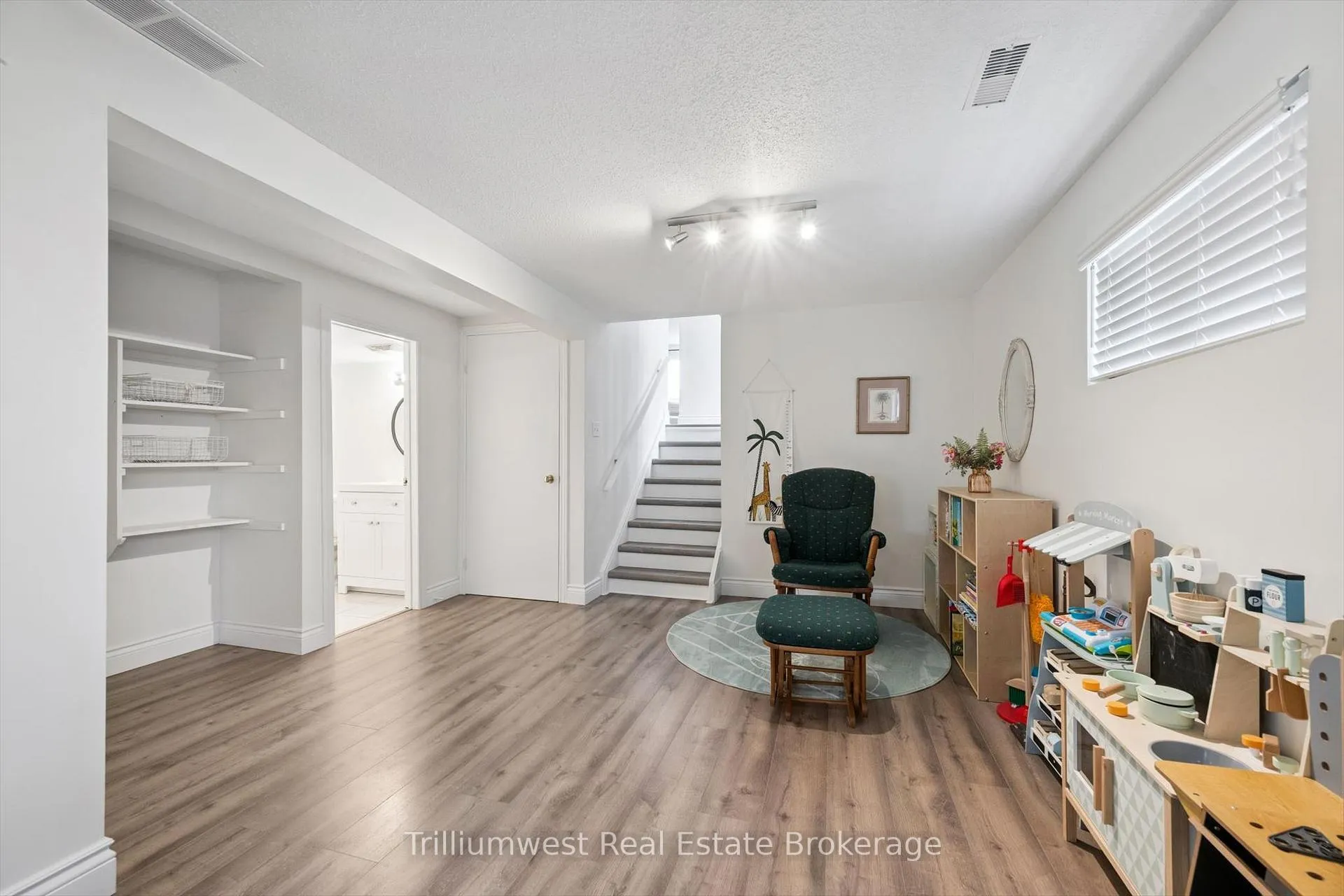 Photo 19 of 185 Forrest Avenue E, Wilmot — HOMEH