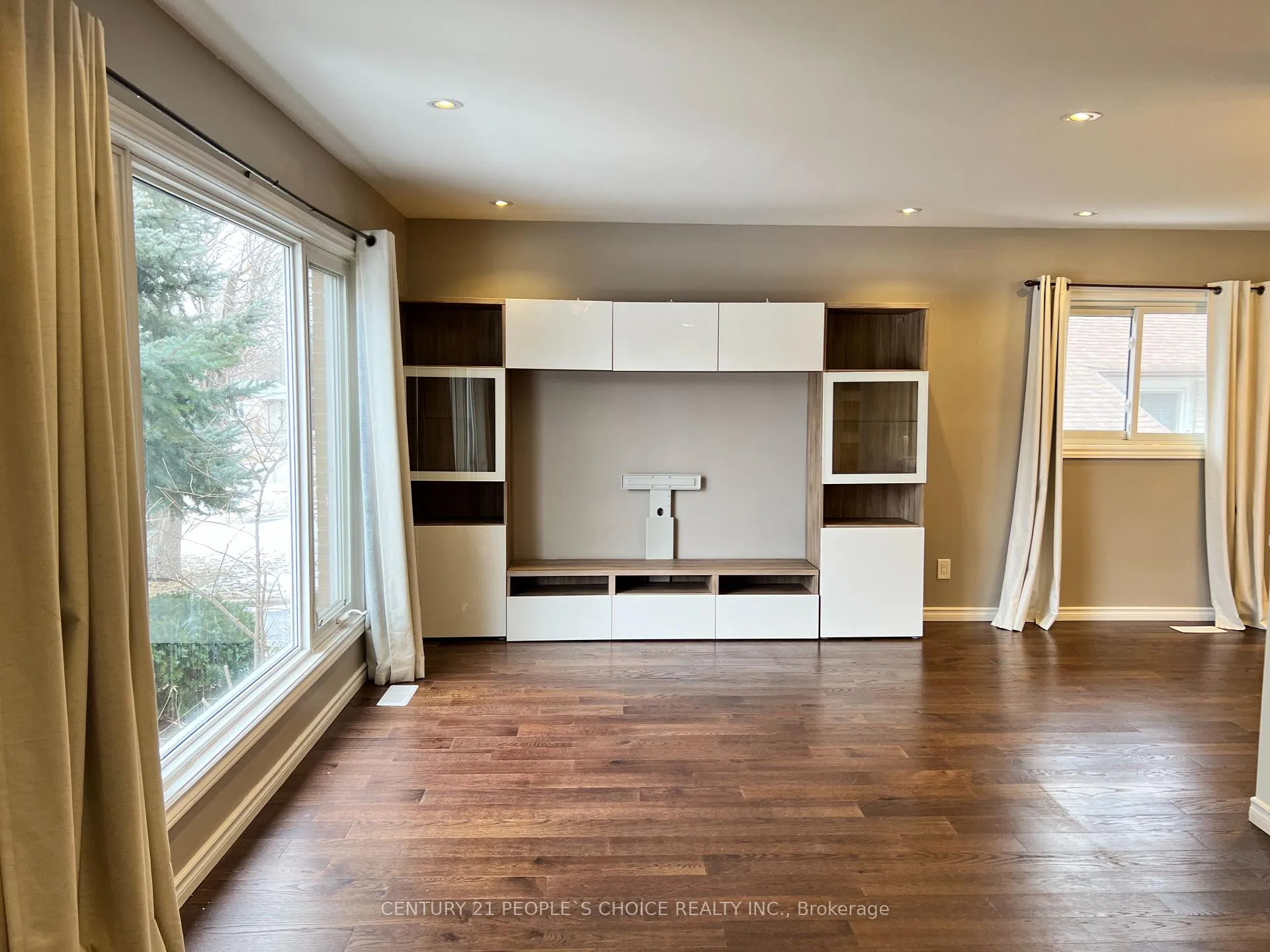 Photo 12 of 10 Golfhaven Drive, Scarborough, Woburn — HOMEH