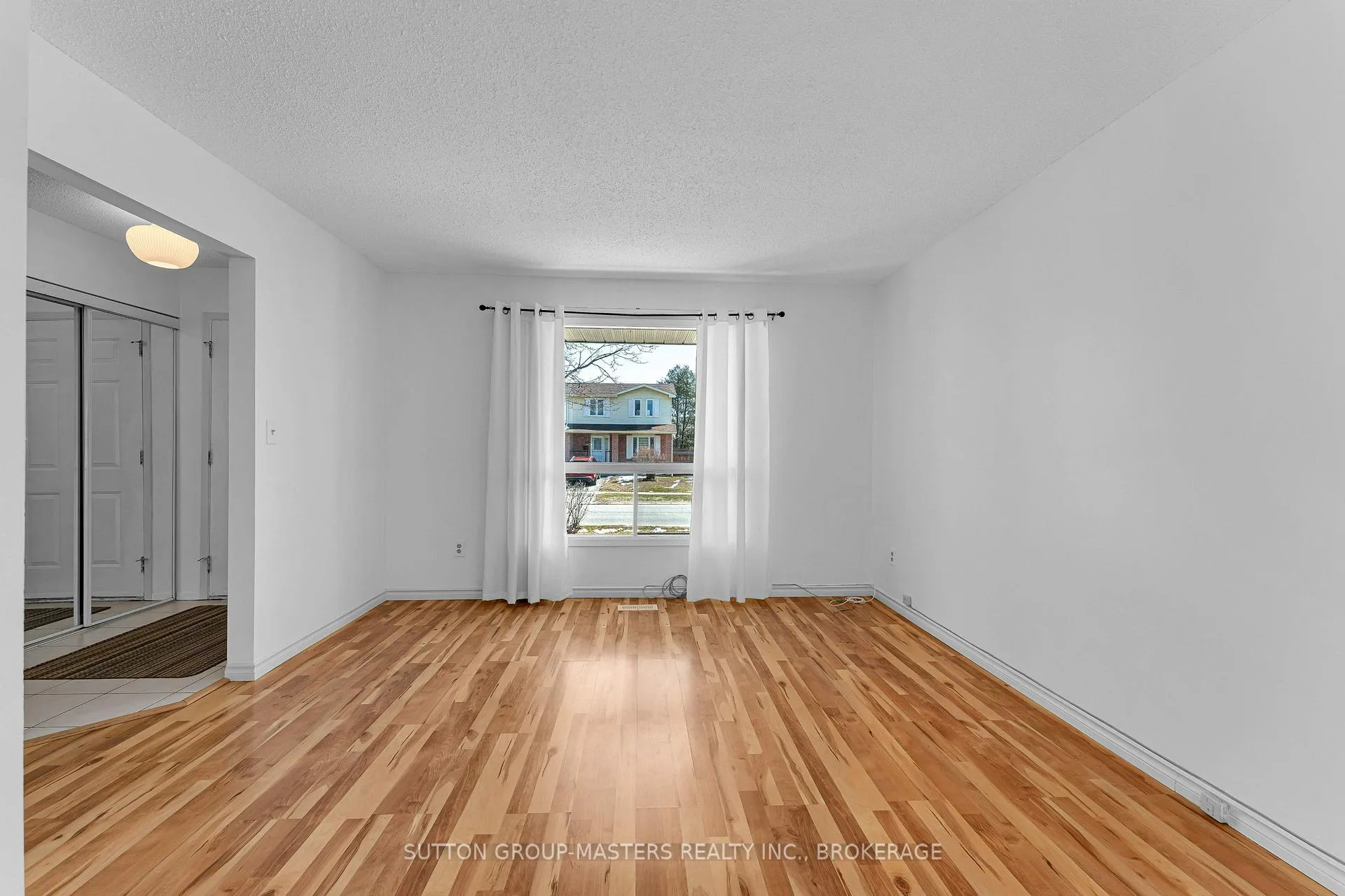 Photo 6 of 734 Cedarwood Drive, Kingston, City Northwest — HOMEH