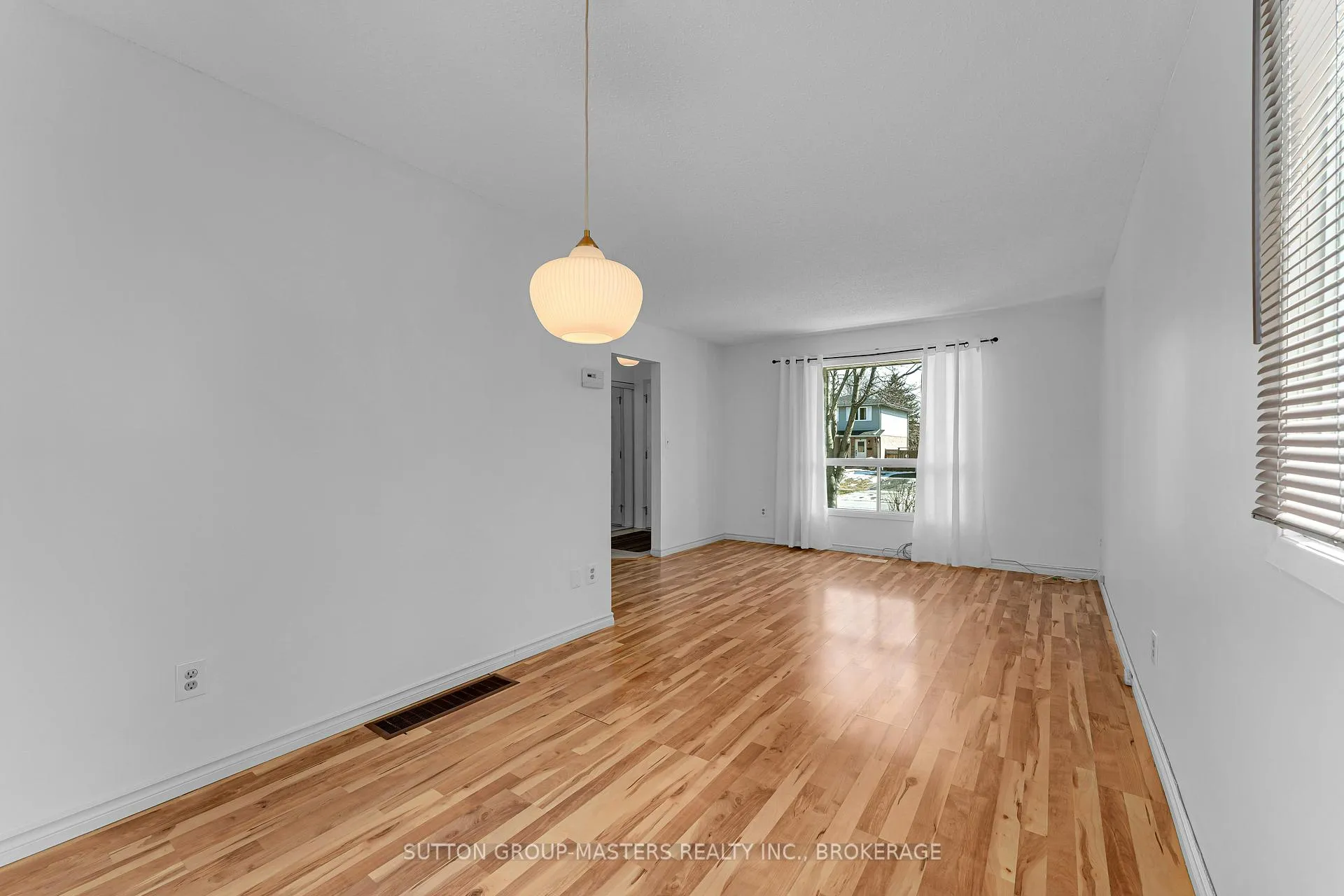 Photo 7 of 734 Cedarwood Drive, Kingston, City Northwest — HOMEH