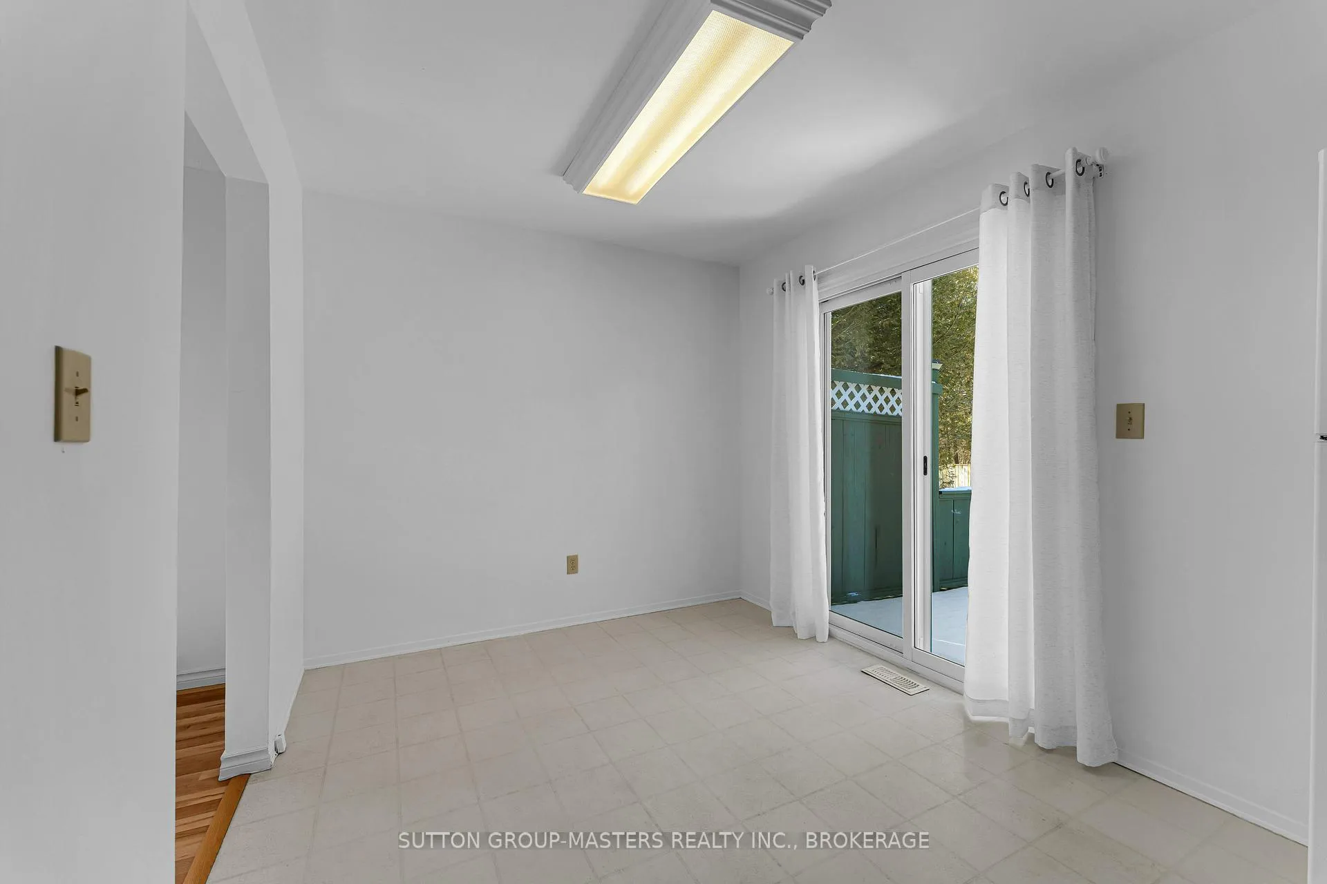 Photo 16 of 734 Cedarwood Drive, Kingston, City Northwest — HOMEH