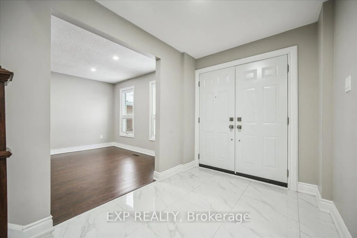 Photo 3 of 44 Newcastle Crescent, Brampton, Westgate — HOMEH