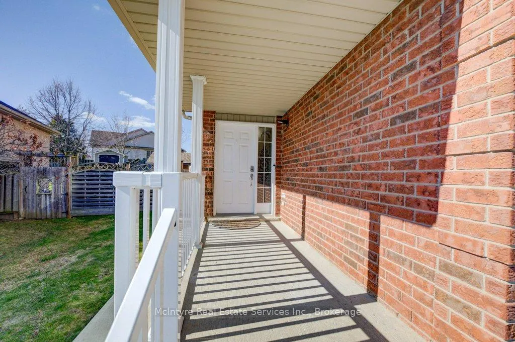 Photo 4 of 28 Wisteria Court, Waterloo — HOMEH