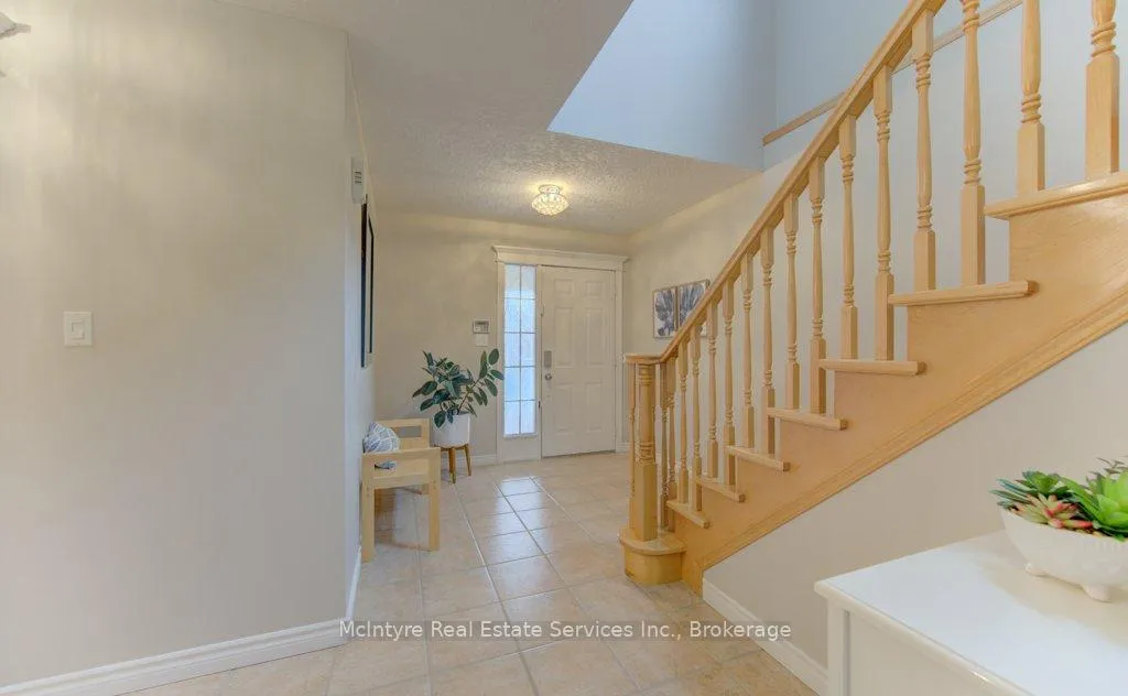 Photo 5 of 28 Wisteria Court, Waterloo — HOMEH