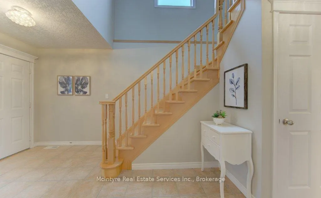 Photo 7 of 28 Wisteria Court, Waterloo — HOMEH