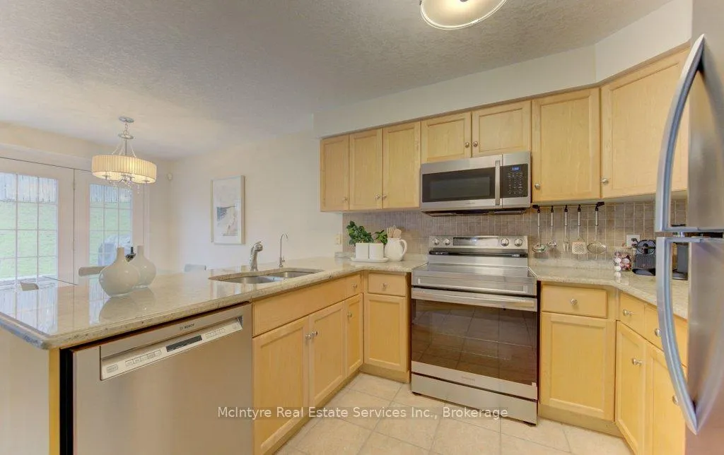 Photo 12 of 28 Wisteria Court, Waterloo — HOMEH