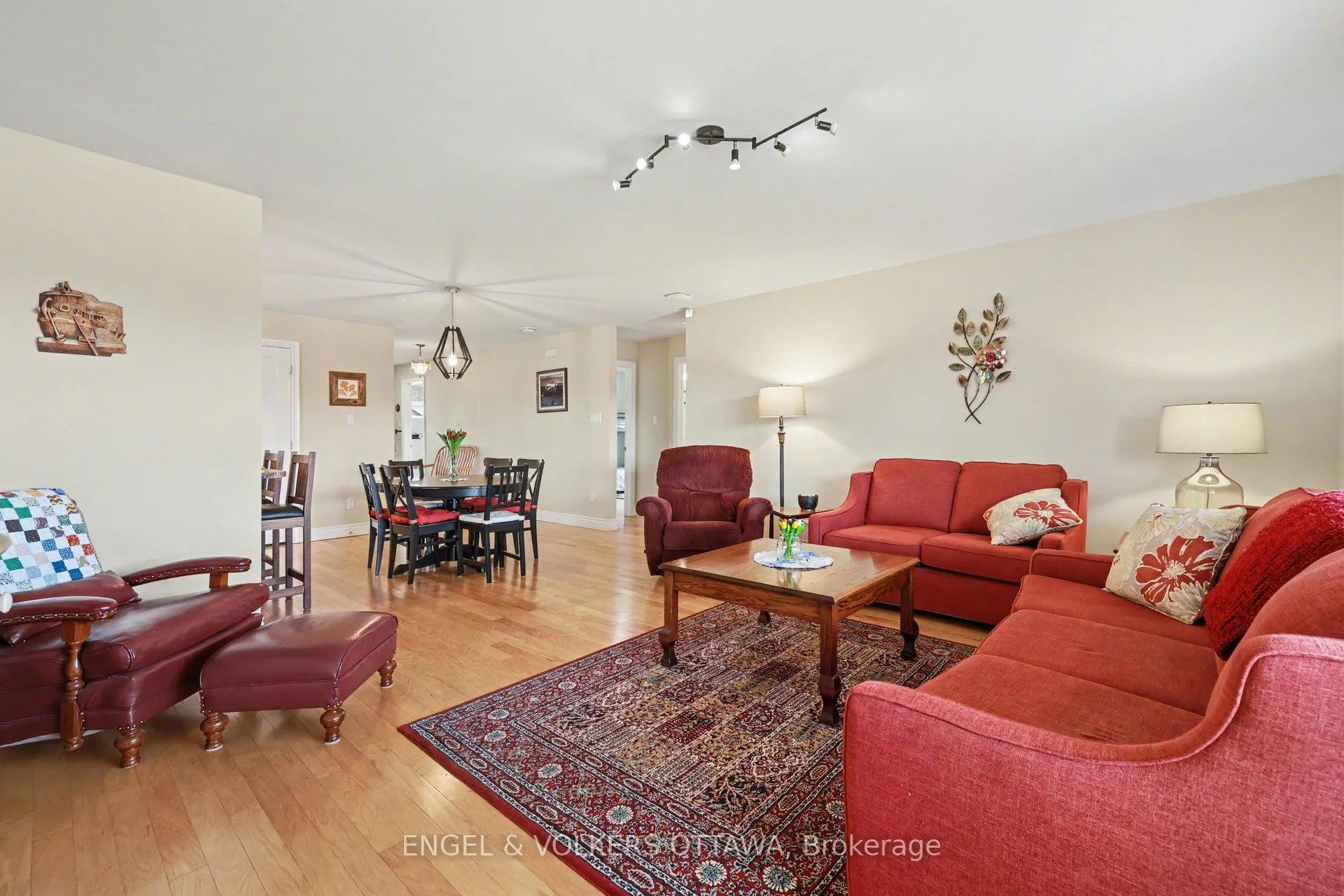 Photo 8 of 85 Otteridge Avenue, Renfrew — HOMEH