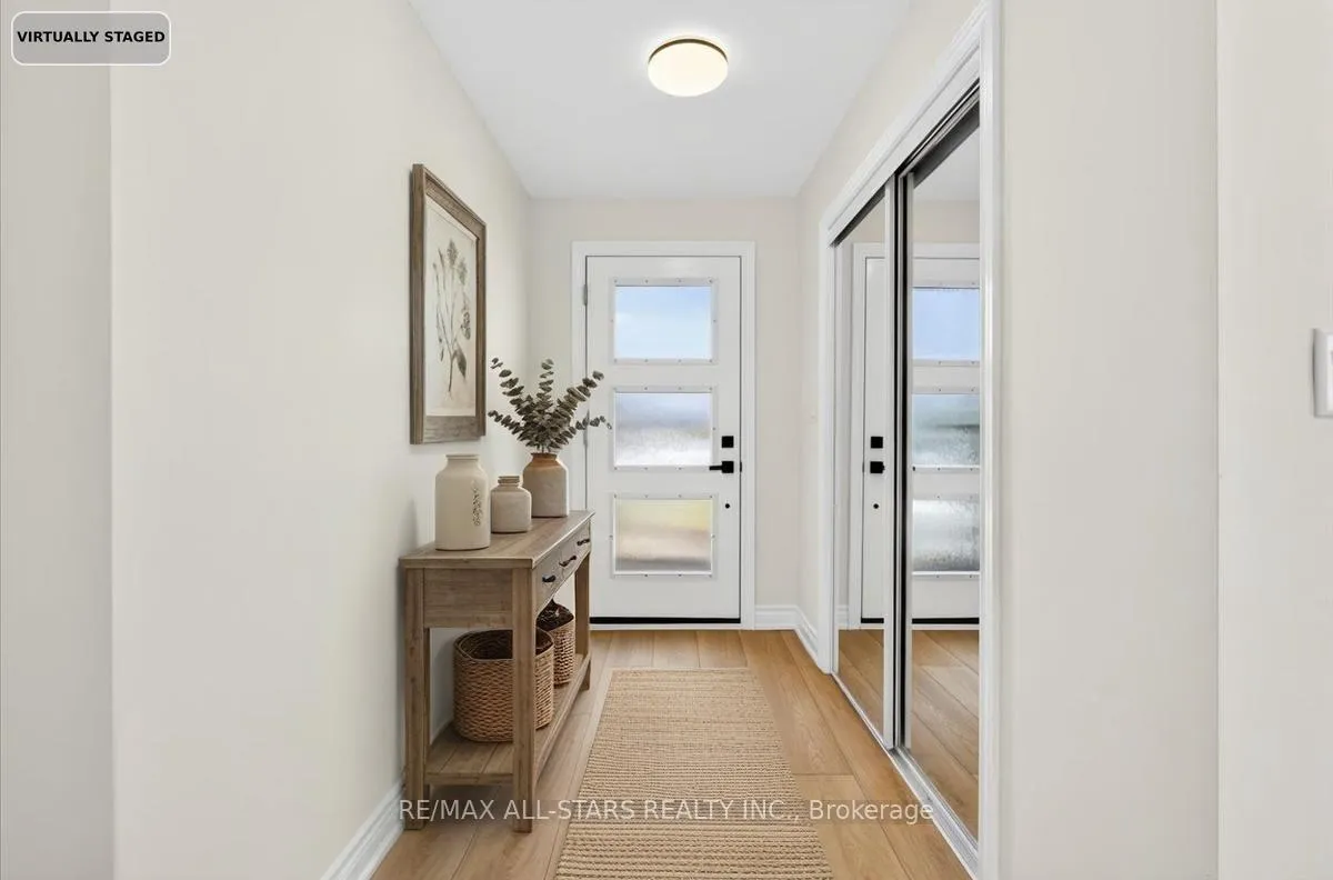 Photo 4 of 501 Lake Drive S, Georgina, Keswick South — HOMEH