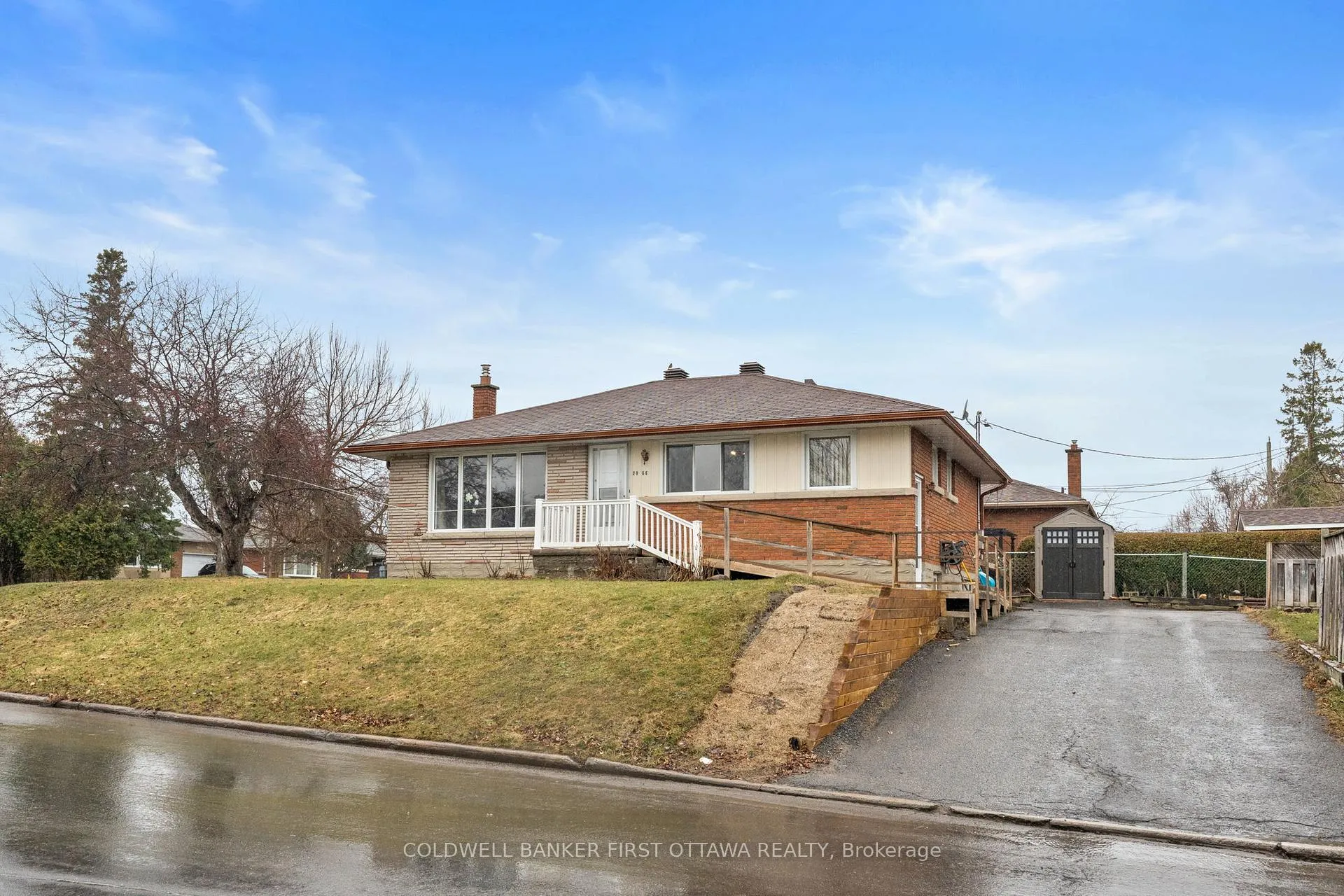 Photo 3 of 2066 Saunderson Drive, Ottawa, Elmvale Acres — HOMEH