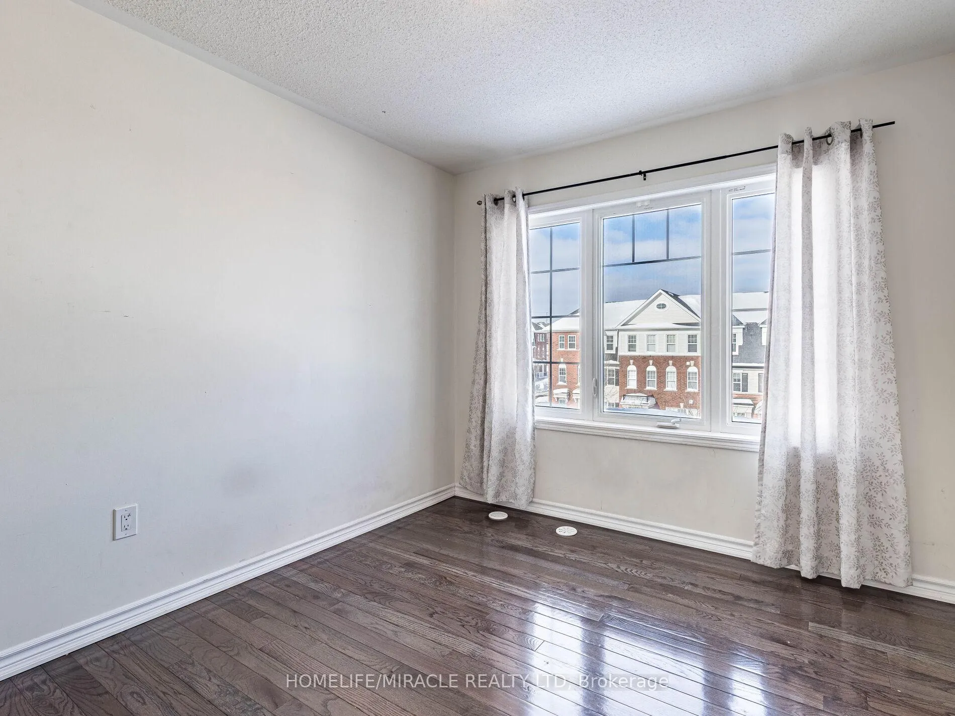 Photo 22 of 229 Remembrance Road, Brampton, Northwest Brampton — HOMEH