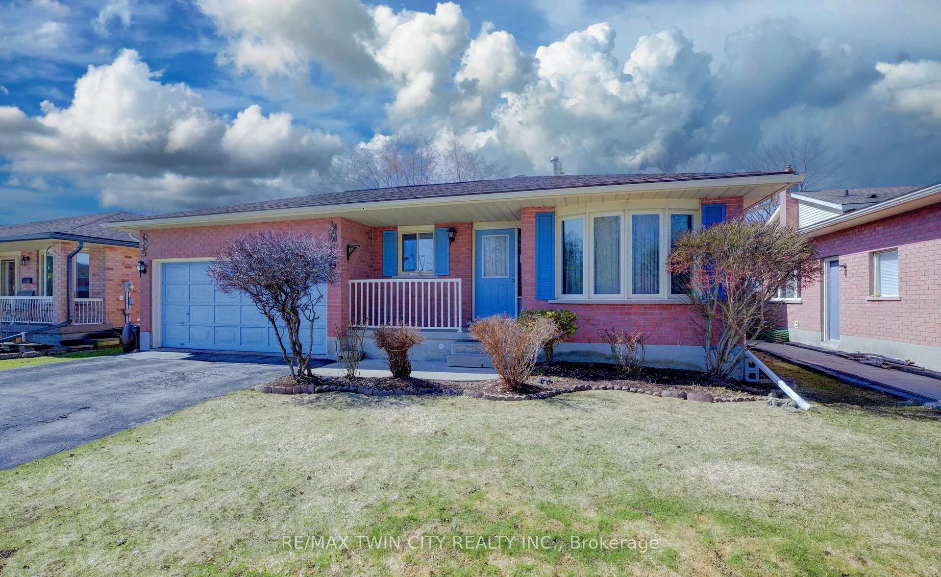 Photo 2 of 489 Northlake Drive, Waterloo — HOMEH