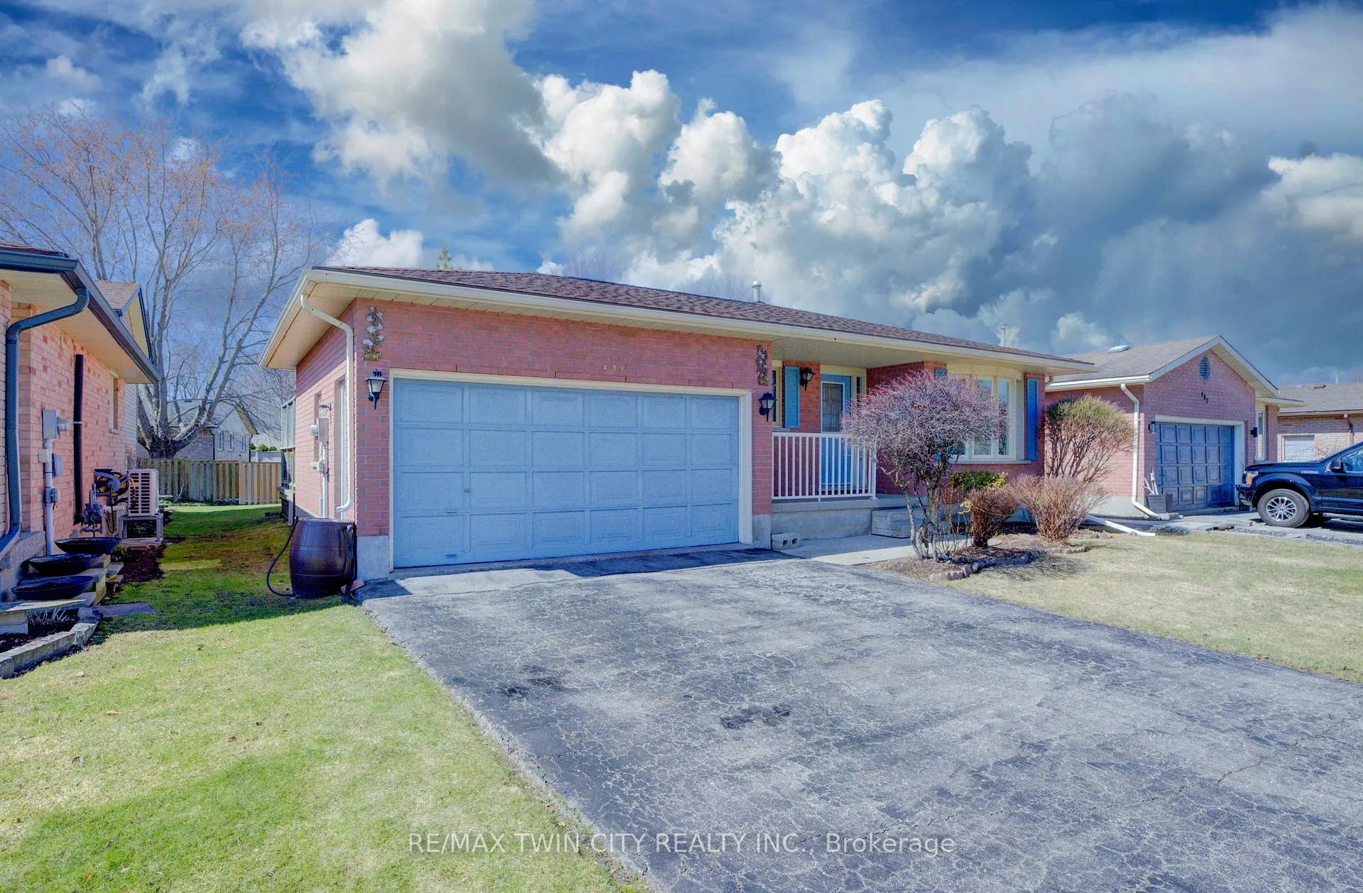 Photo 3 of 489 Northlake Drive, Waterloo — HOMEH