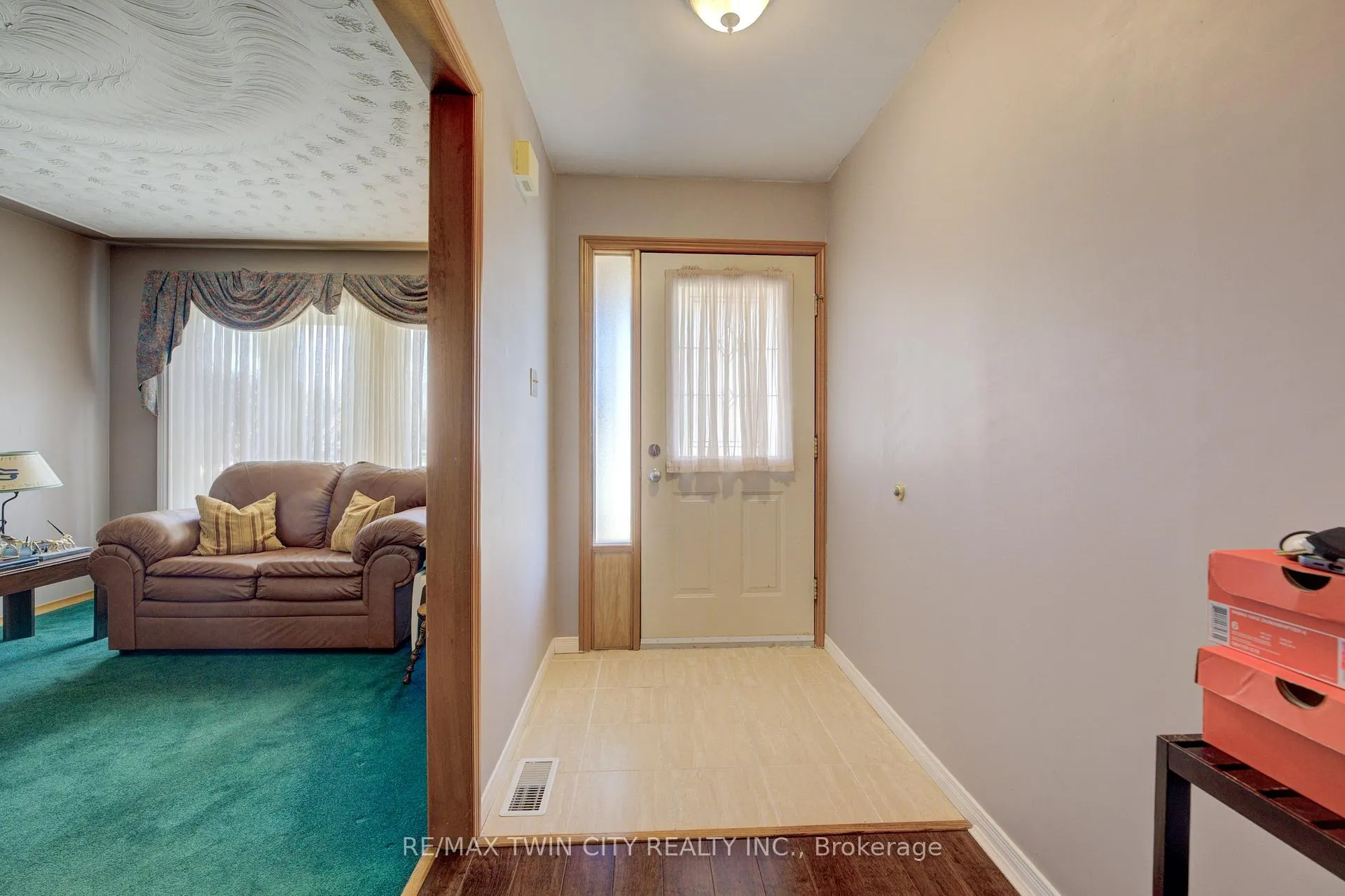 Photo 4 of 489 Northlake Drive, Waterloo — HOMEH