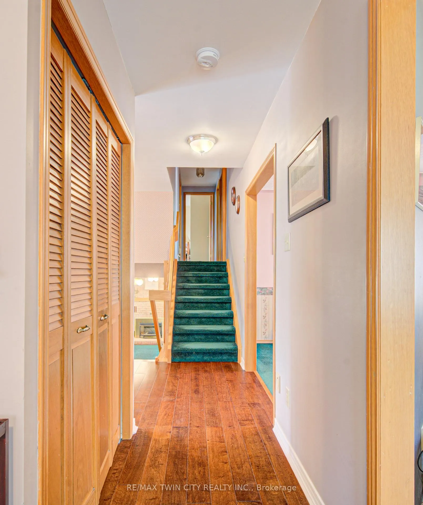 Photo 5 of 489 Northlake Drive, Waterloo — HOMEH