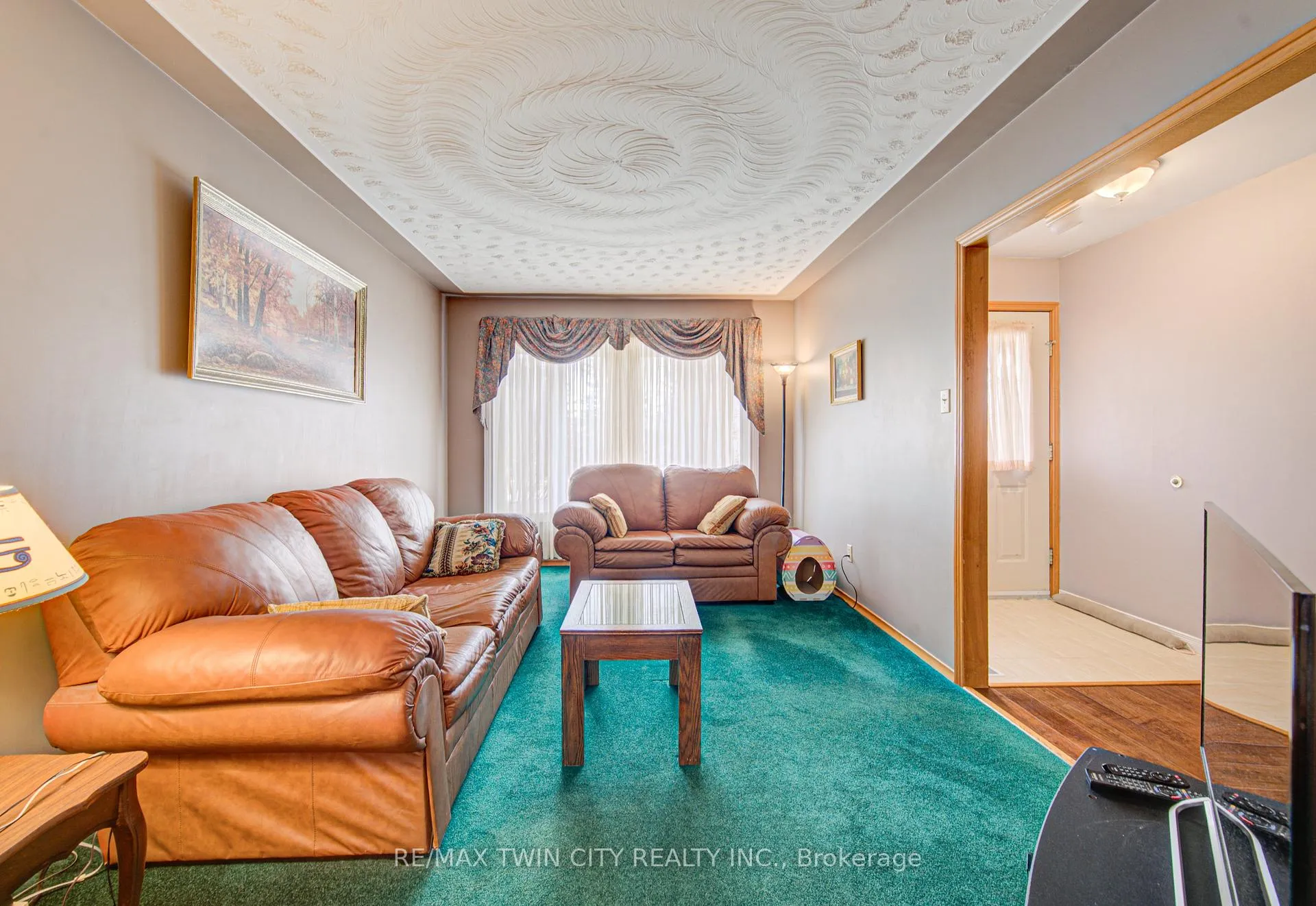 Photo 6 of 489 Northlake Drive, Waterloo — HOMEH