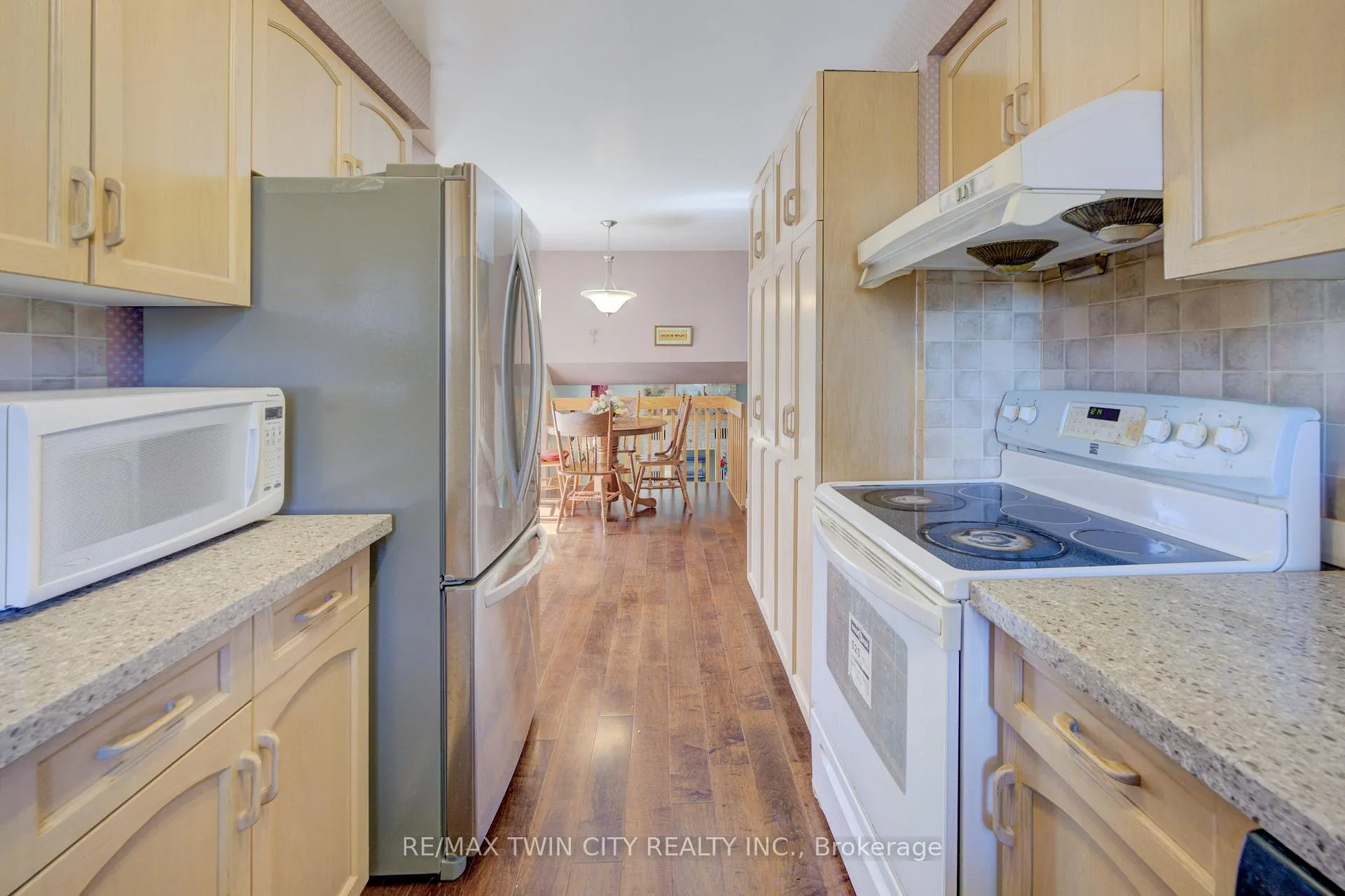 Photo 16 of 489 Northlake Drive, Waterloo — HOMEH