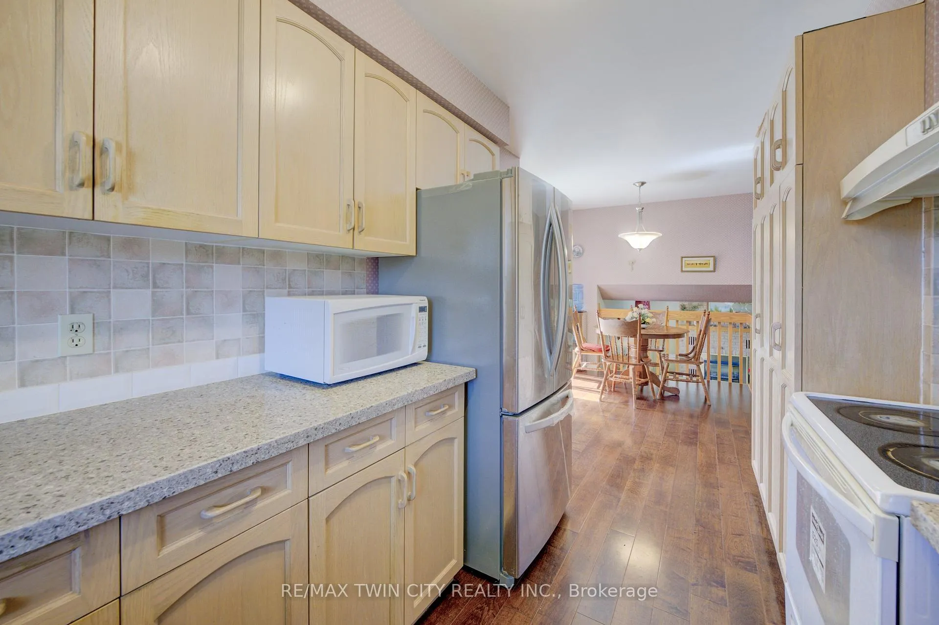 Photo 17 of 489 Northlake Drive, Waterloo — HOMEH