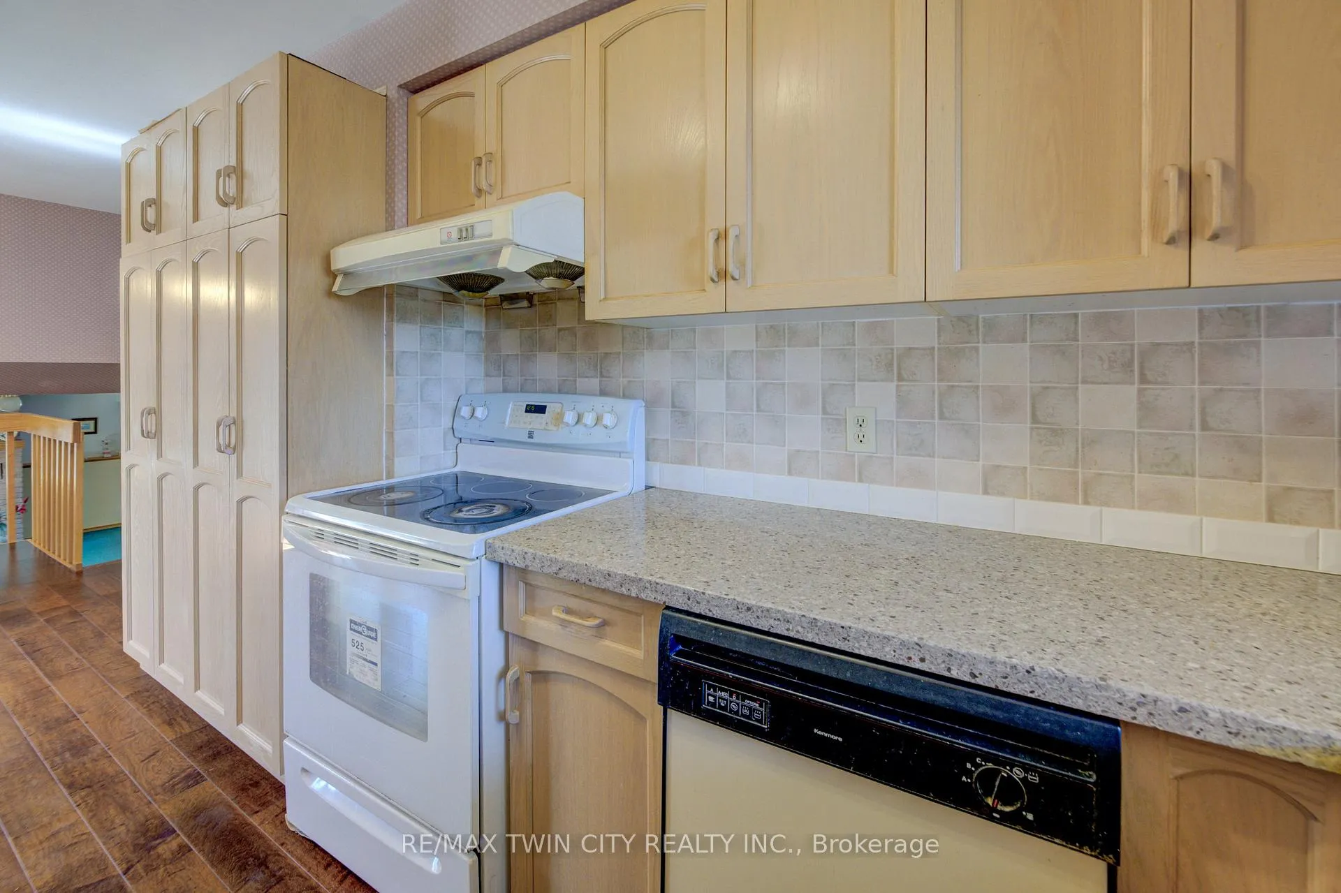 Photo 18 of 489 Northlake Drive, Waterloo — HOMEH