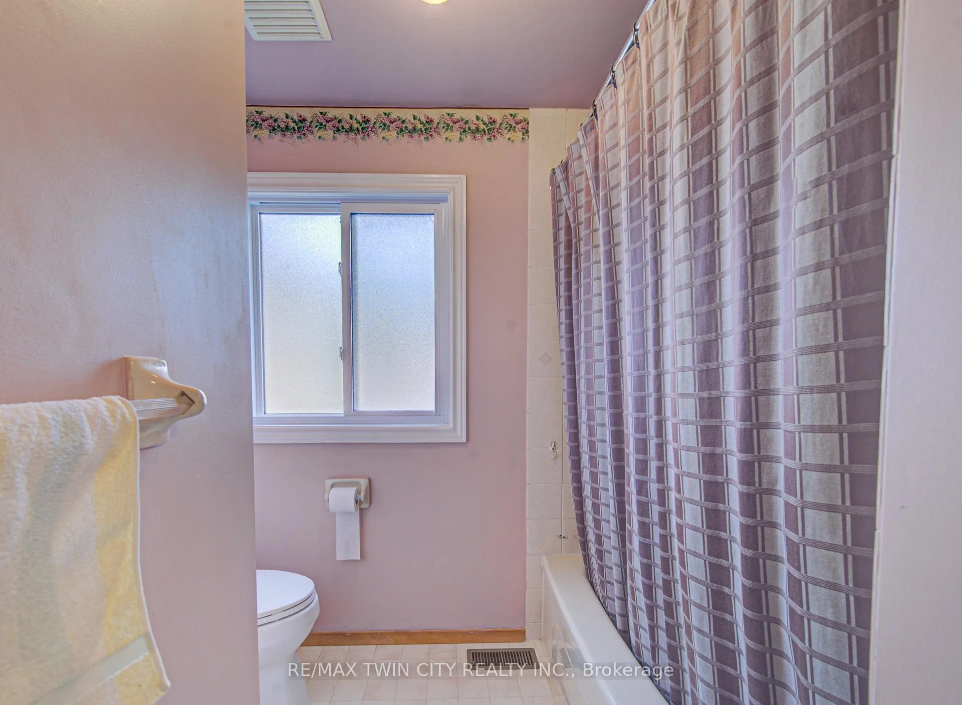 Photo 23 of 489 Northlake Drive, Waterloo — HOMEH