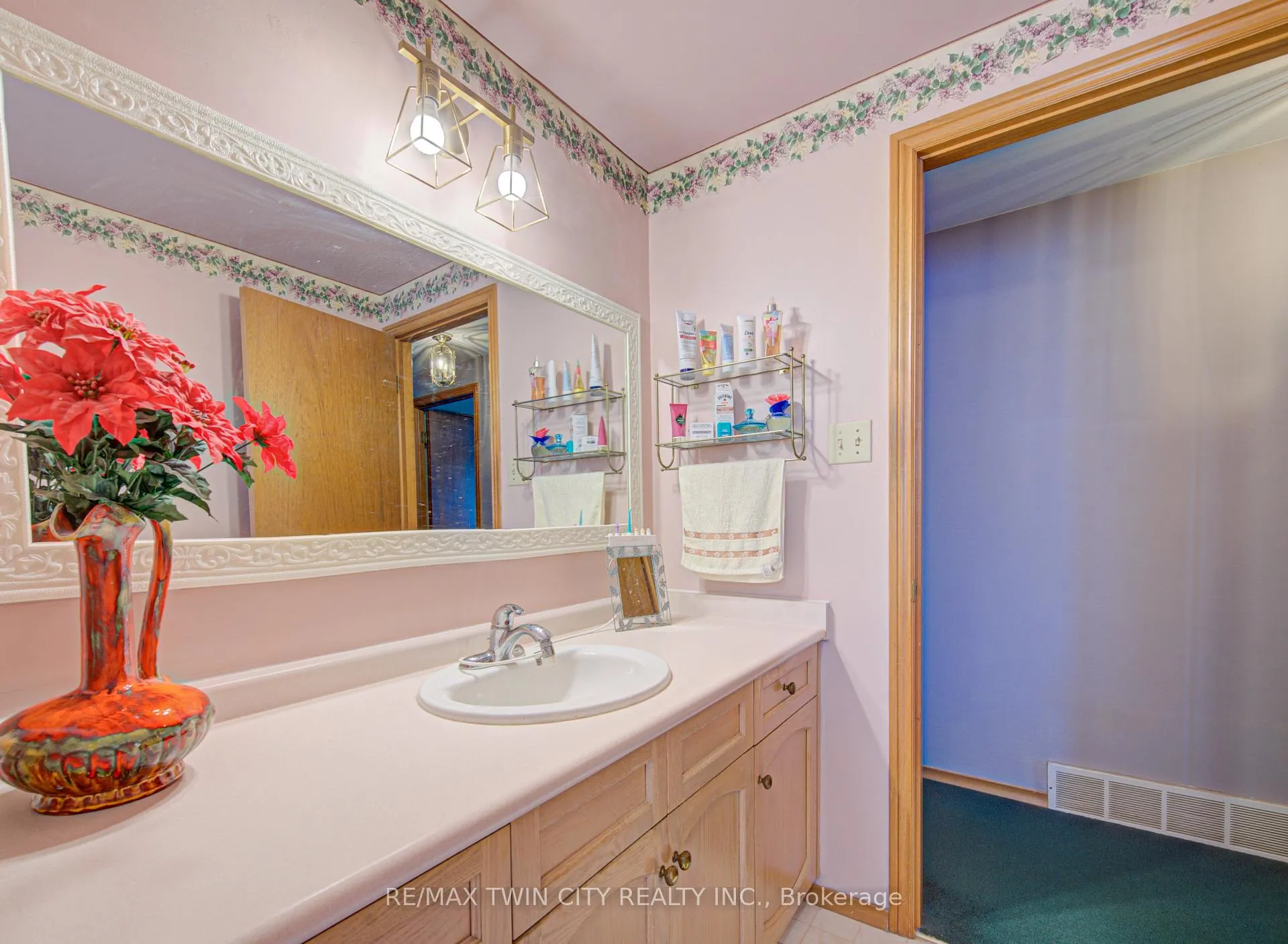 Photo 24 of 489 Northlake Drive, Waterloo — HOMEH
