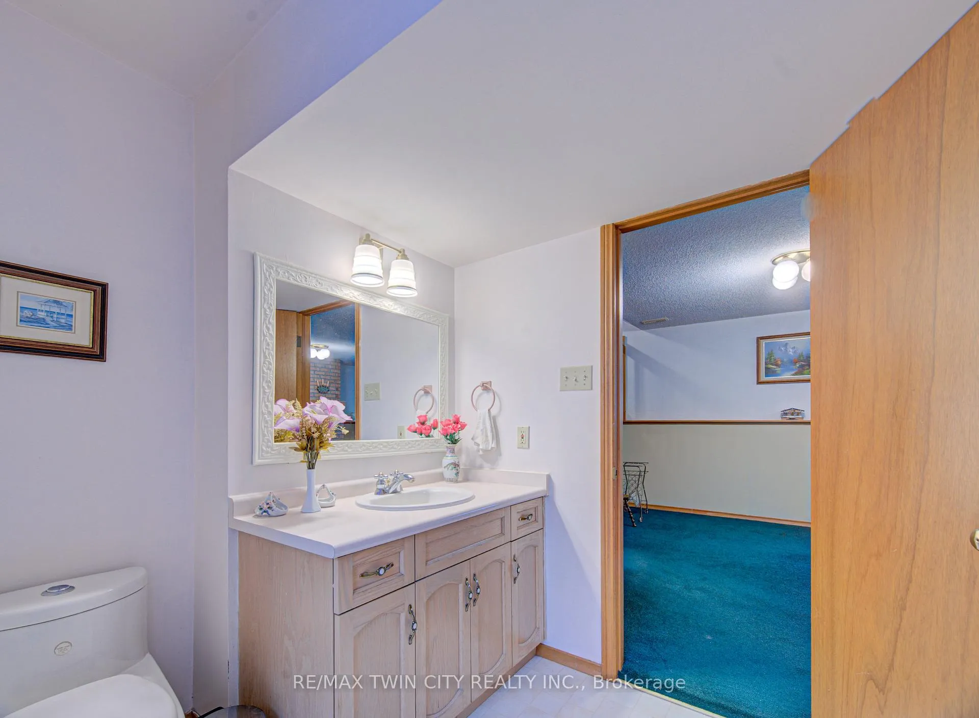 Photo 29 of 489 Northlake Drive, Waterloo — HOMEH