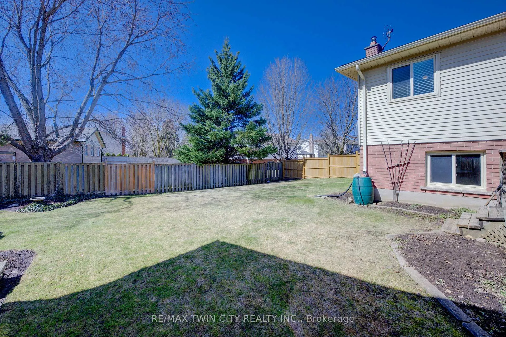 Photo 36 of 489 Northlake Drive, Waterloo — HOMEH