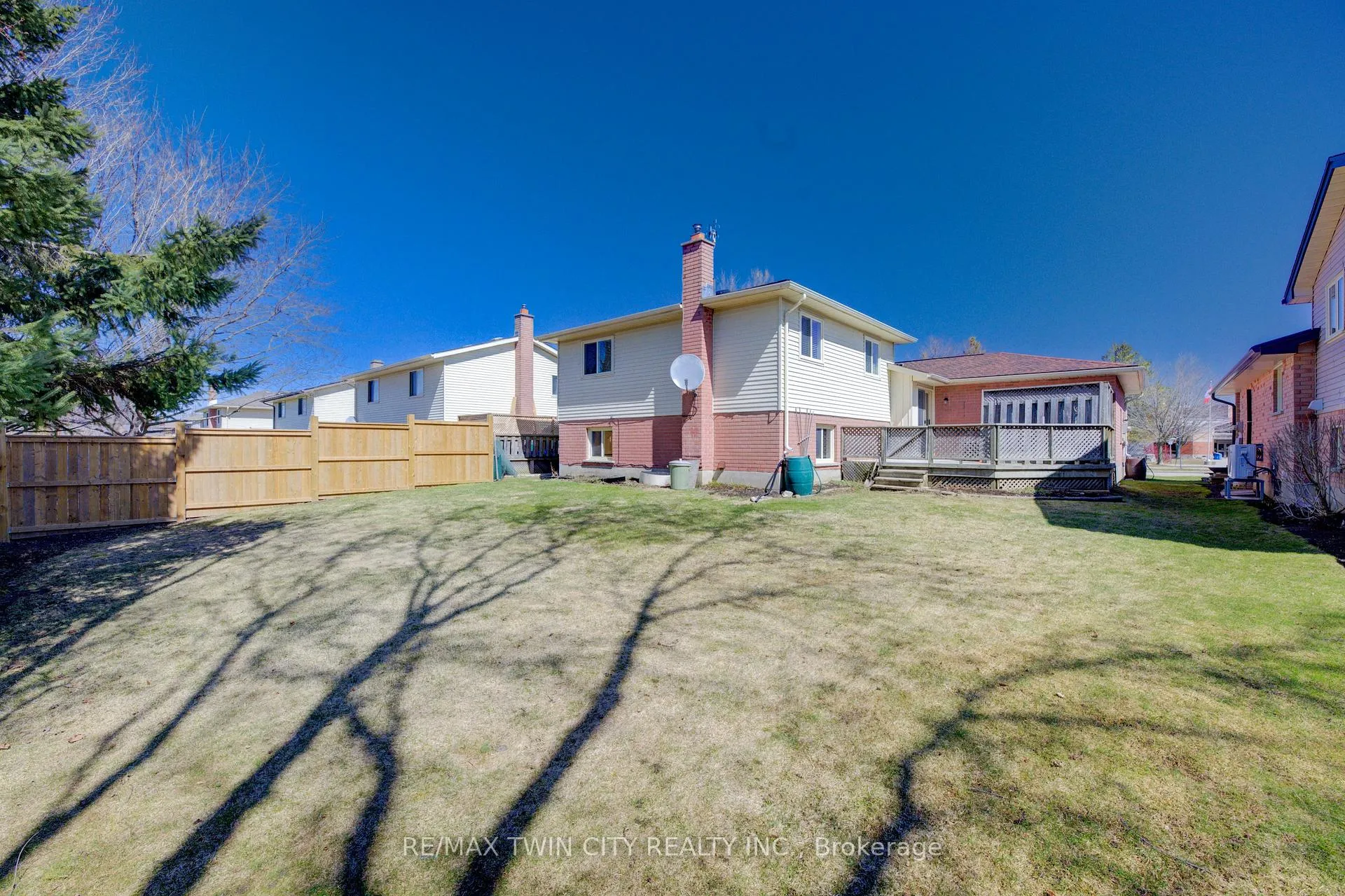 Photo 37 of 489 Northlake Drive, Waterloo — HOMEH