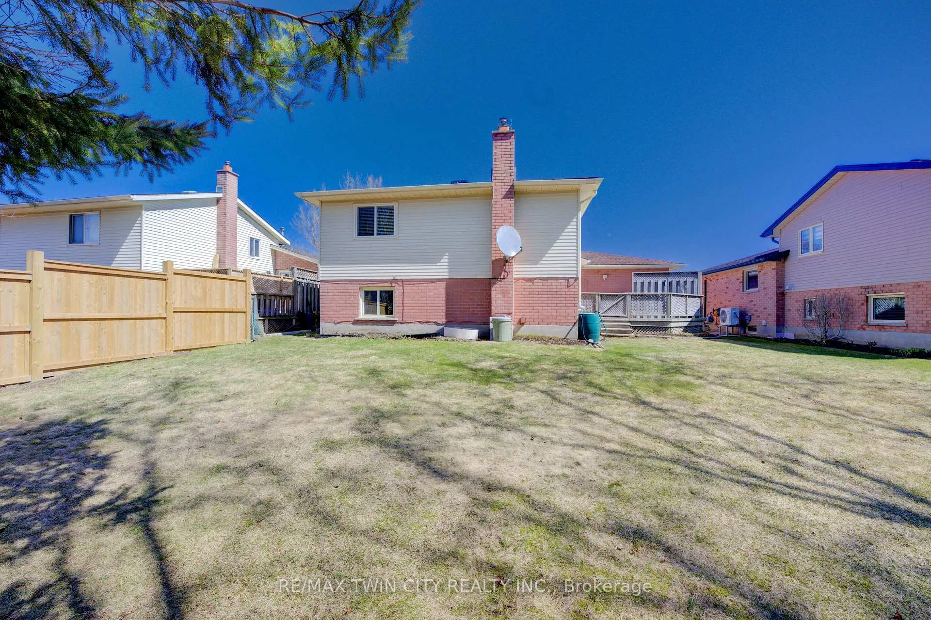 Photo 38 of 489 Northlake Drive, Waterloo — HOMEH