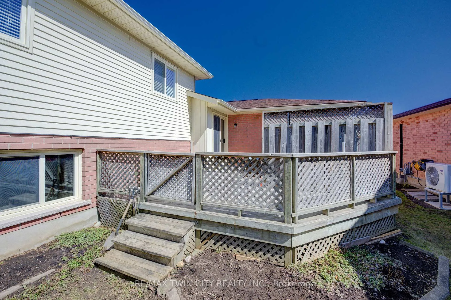Photo 39 of 489 Northlake Drive, Waterloo — HOMEH