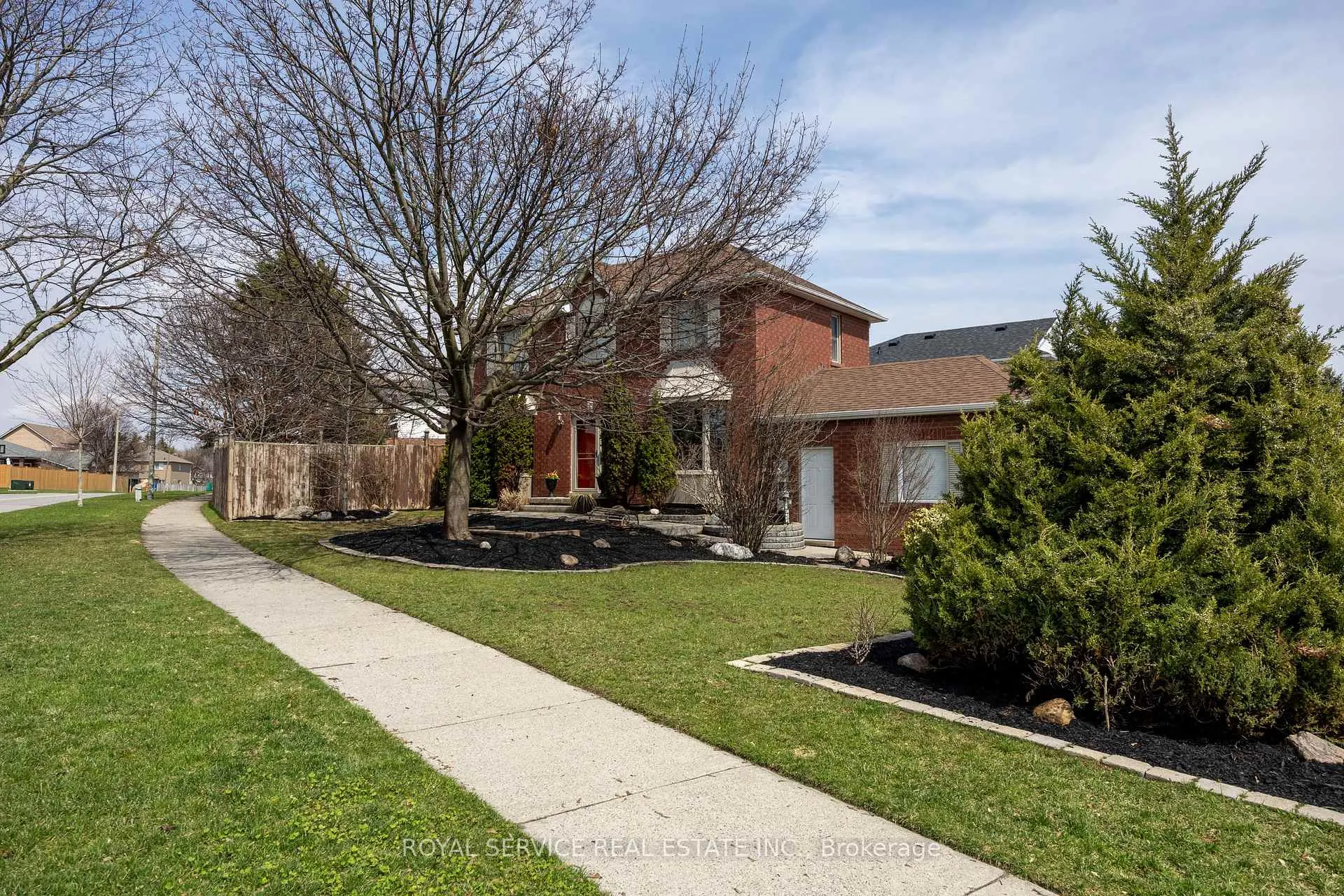 Photo 2 of 41 Apple Blossom Boulevard, Clarington, Bowmanville — HOMEH