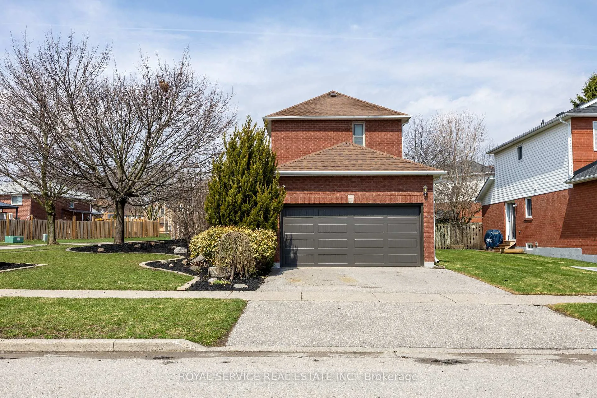 Photo 3 of 41 Apple Blossom Boulevard, Clarington, Bowmanville — HOMEH