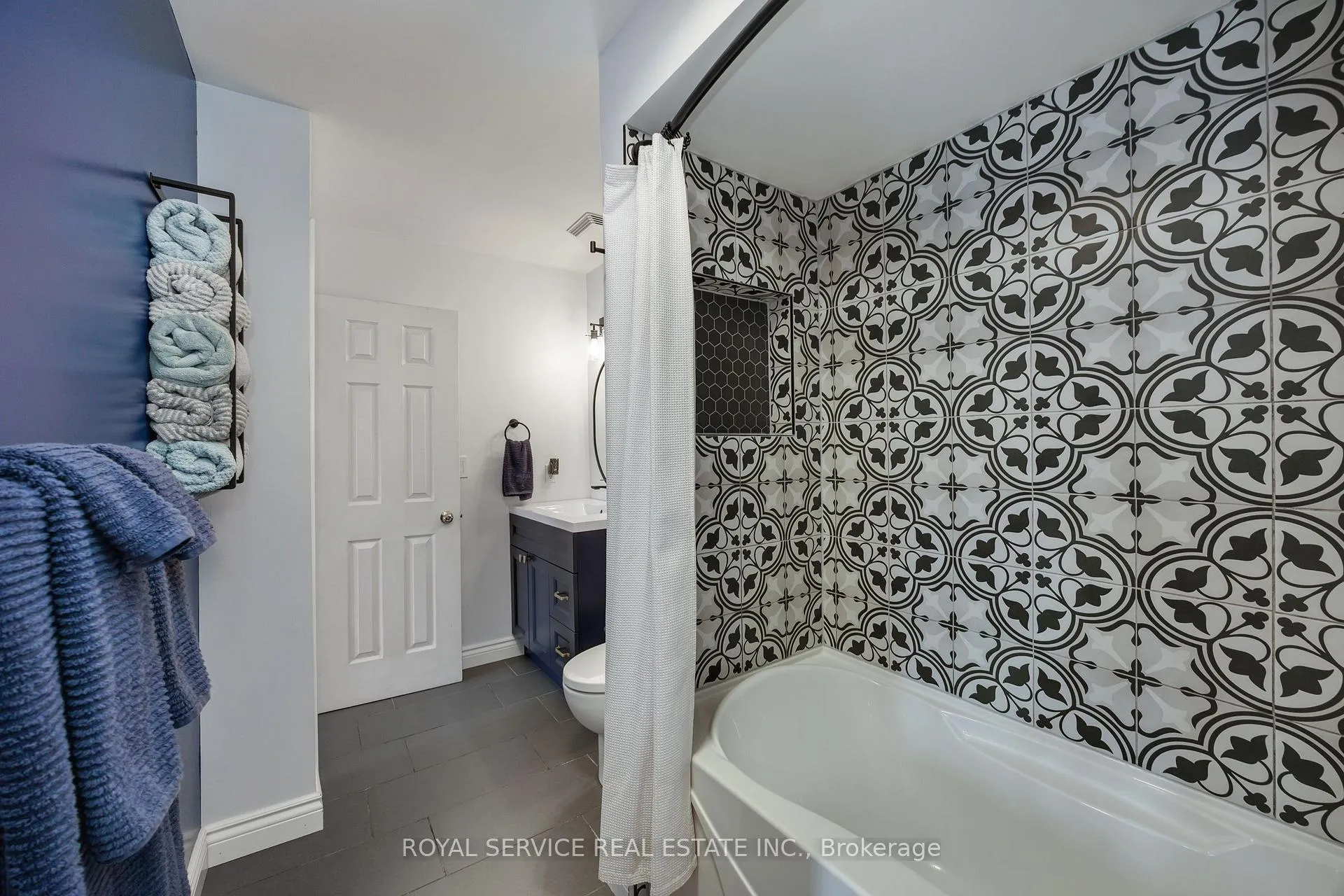 Photo 24 of 41 Apple Blossom Boulevard, Clarington, Bowmanville — HOMEH