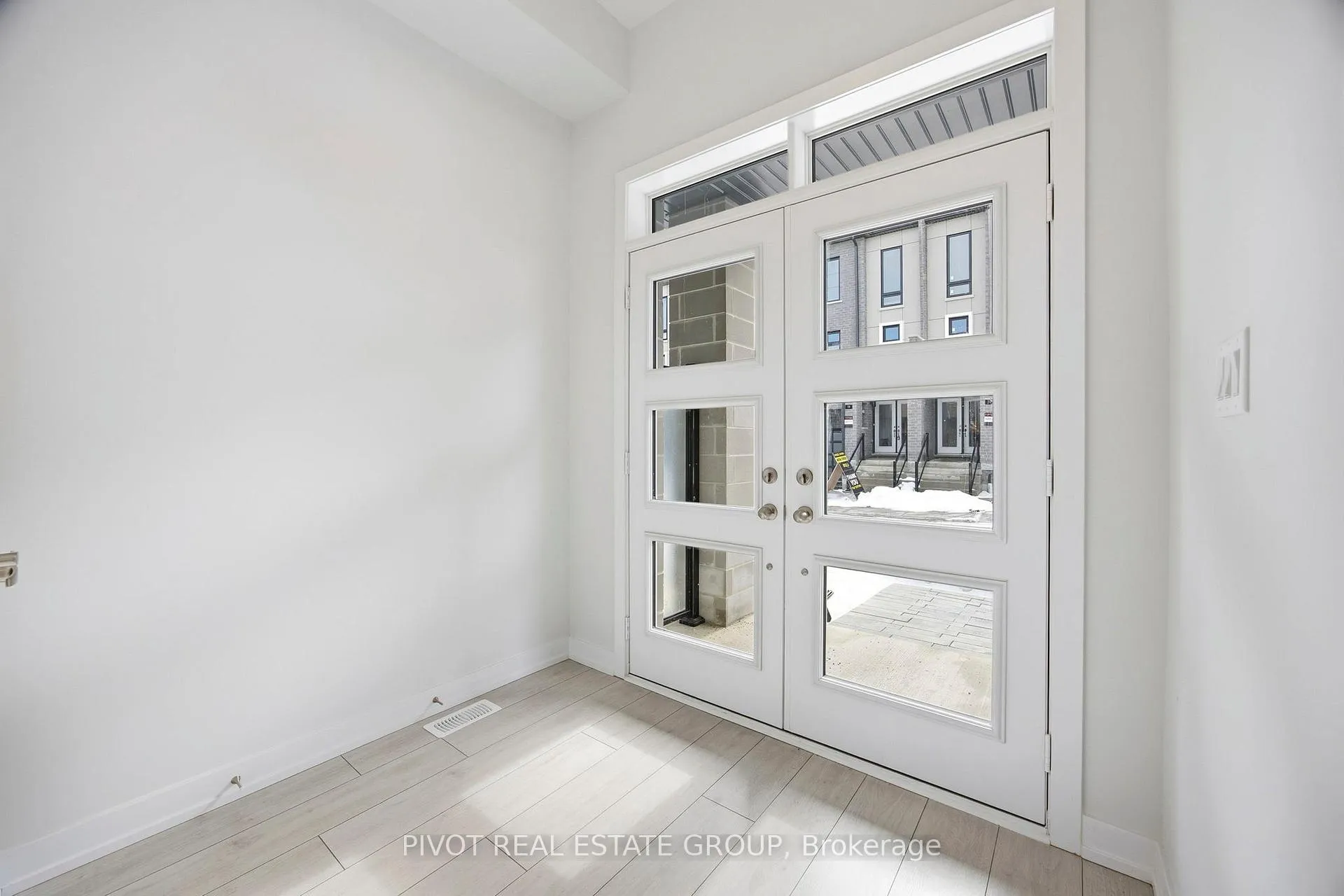 Photo 4 of 16 Observatory Way, Whitby, Brooklin — HOMEH