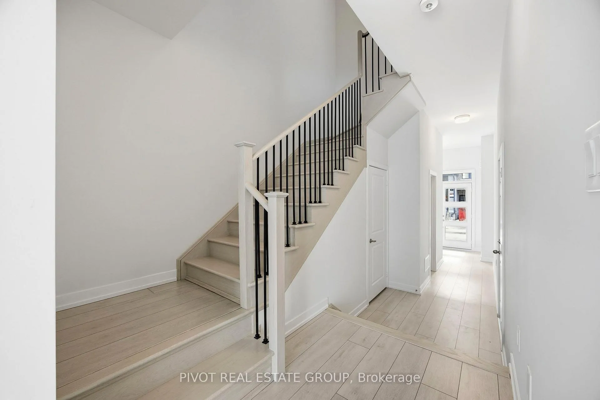Photo 6 of 16 Observatory Way, Whitby, Brooklin — HOMEH