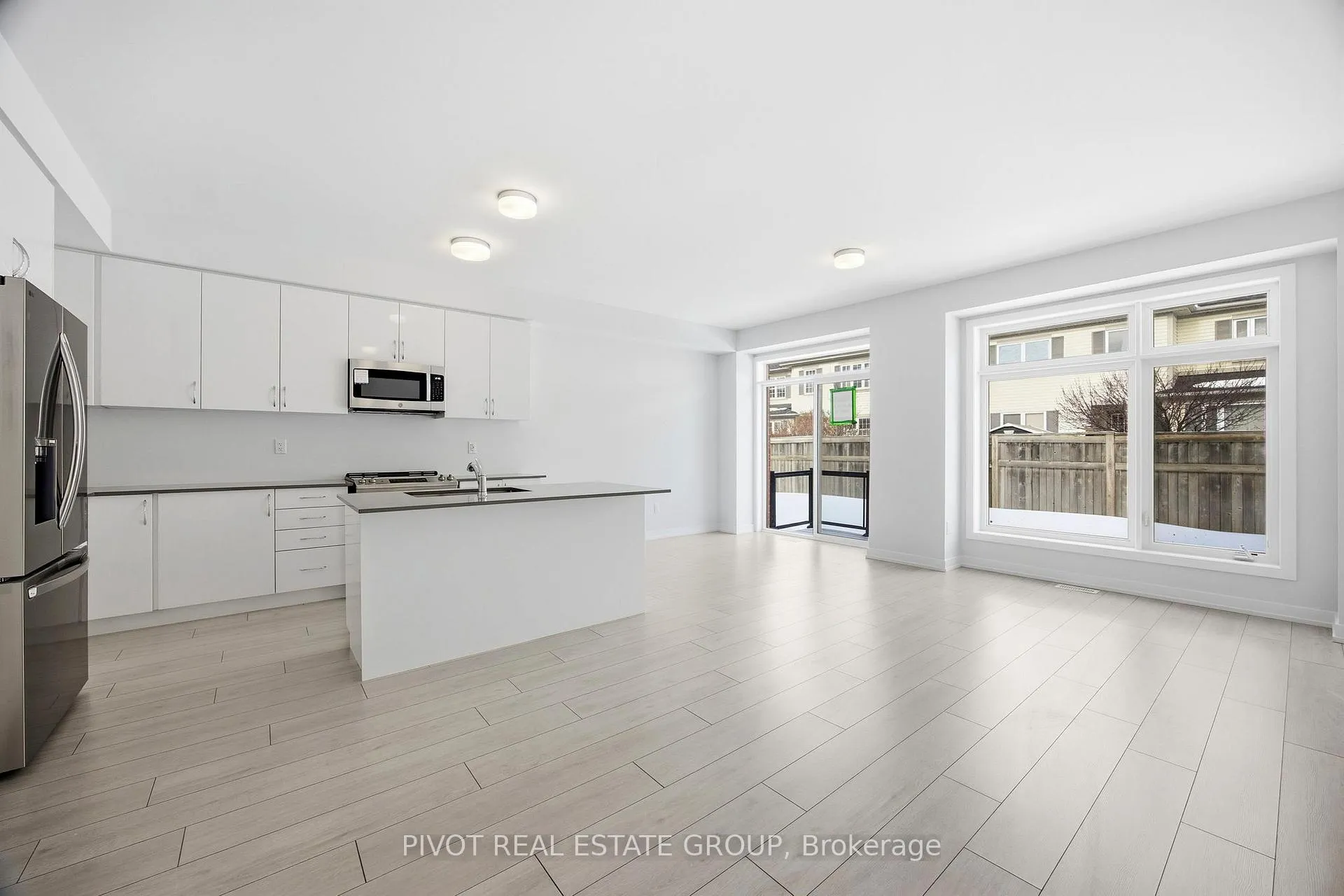 Photo 7 of 16 Observatory Way, Whitby, Brooklin — HOMEH
