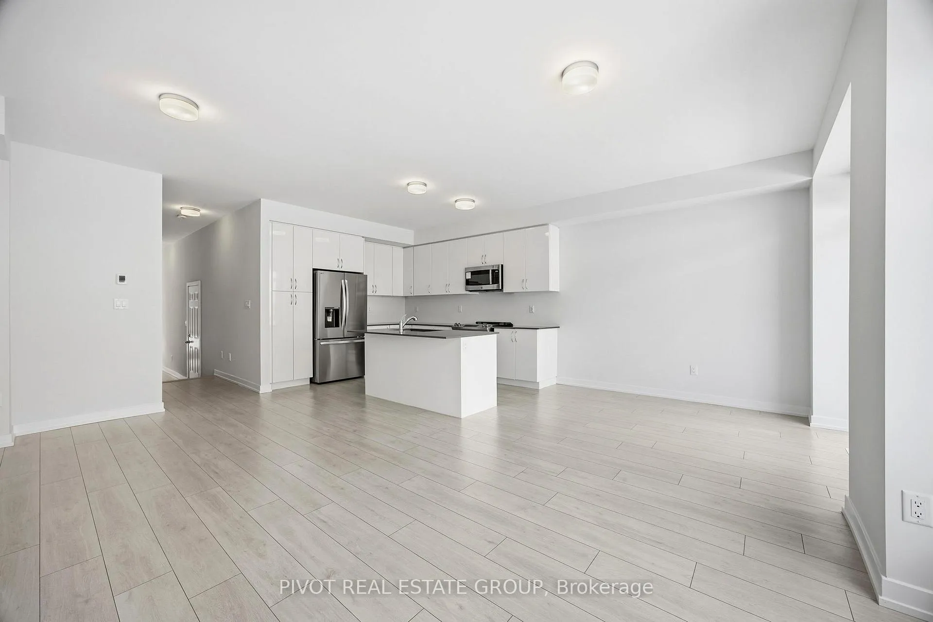 Photo 9 of 16 Observatory Way, Whitby, Brooklin — HOMEH